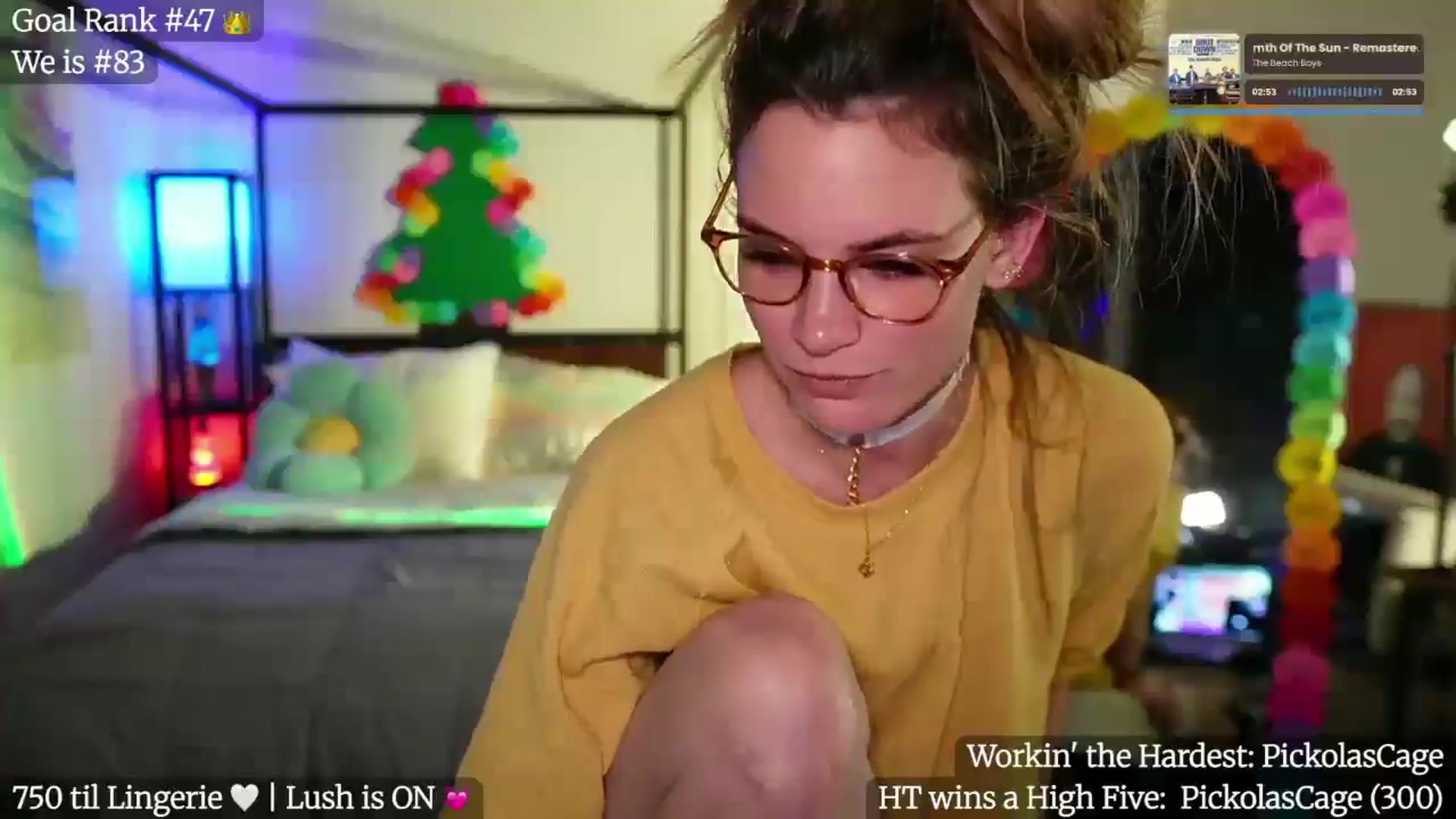 Gallery image thumbnail from Gia_Xxxmas's myfreecams stream on, 12/28/2025, 03:30 image 15 of 20