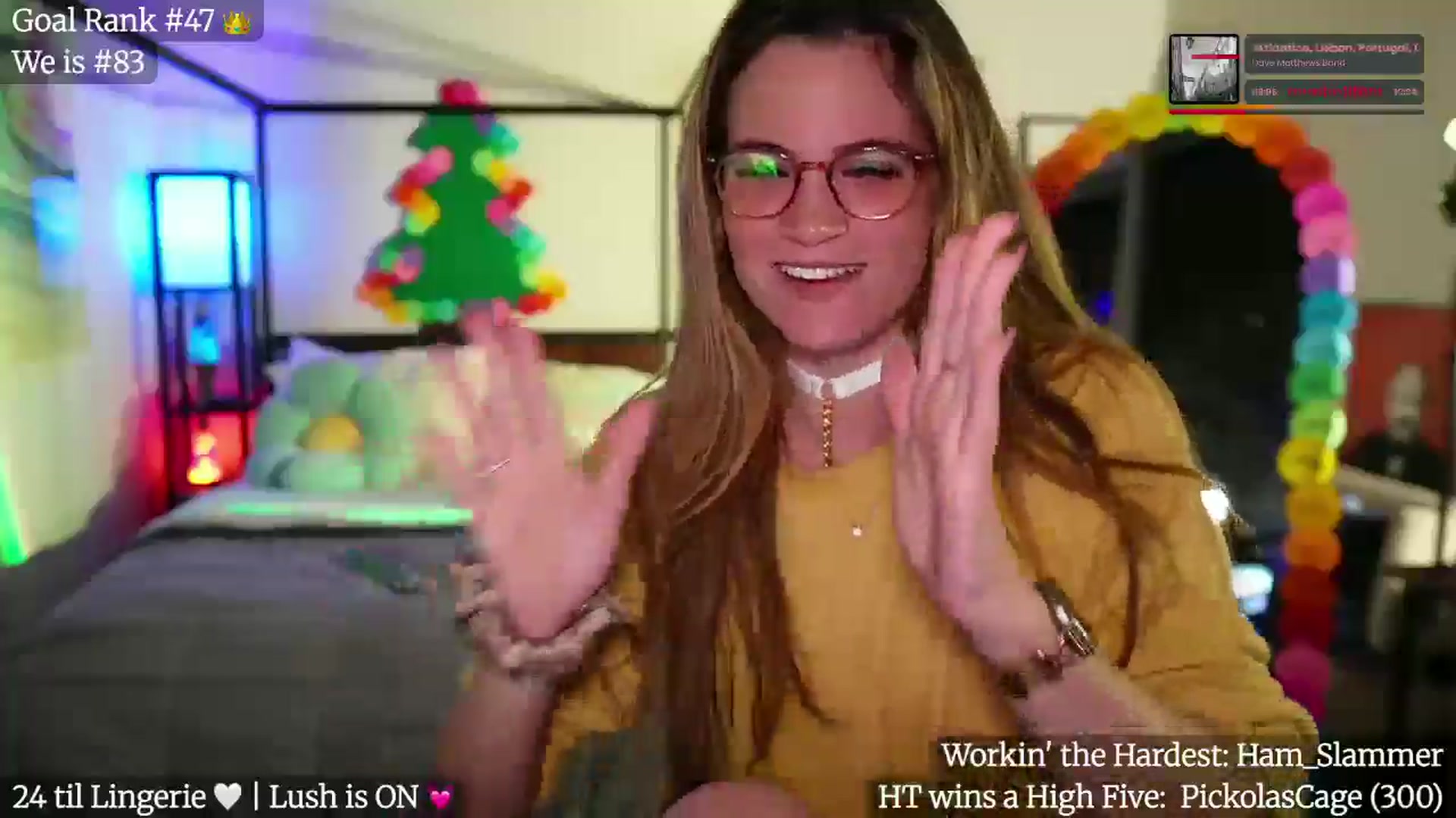 Gallery image thumbnail from Gia_Xxxmas's myfreecams stream on, 12/28/2025, 05:35 image 2 of 20