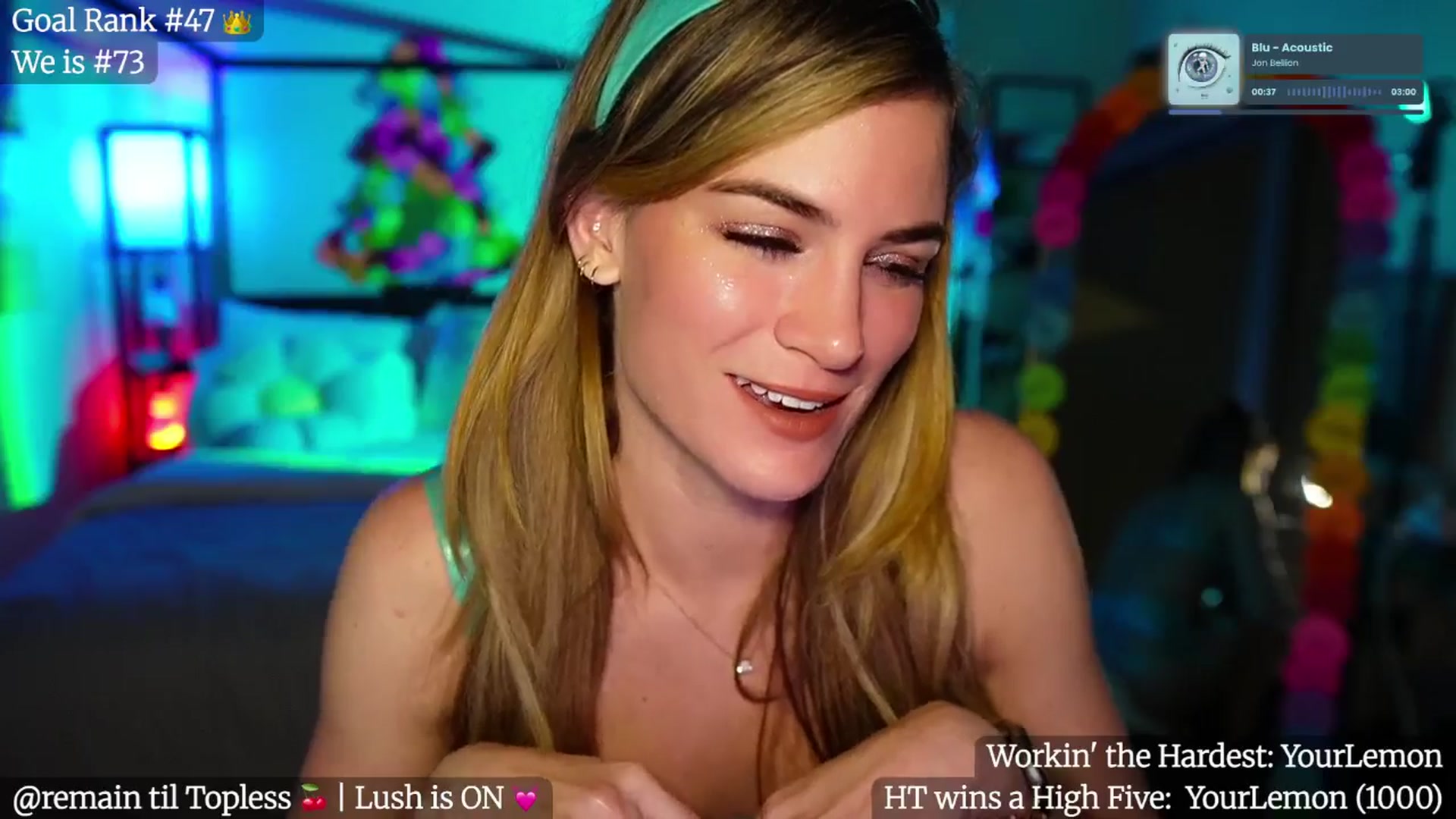 Gallery image thumbnail from Gia_Xxxmas's myfreecams stream on, 12/30/2025, 05:07 image 15 of 20