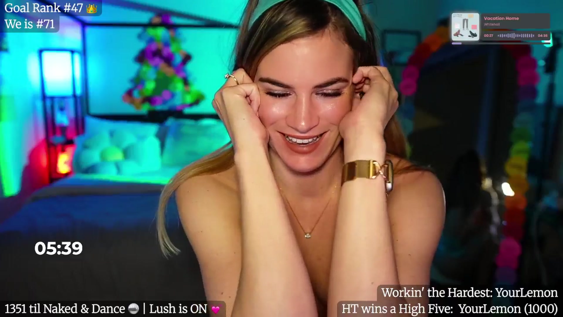 Gallery image thumbnail from Gia_Xxxmas's myfreecams stream on, 12/30/2025, 05:07 image 20 of 20