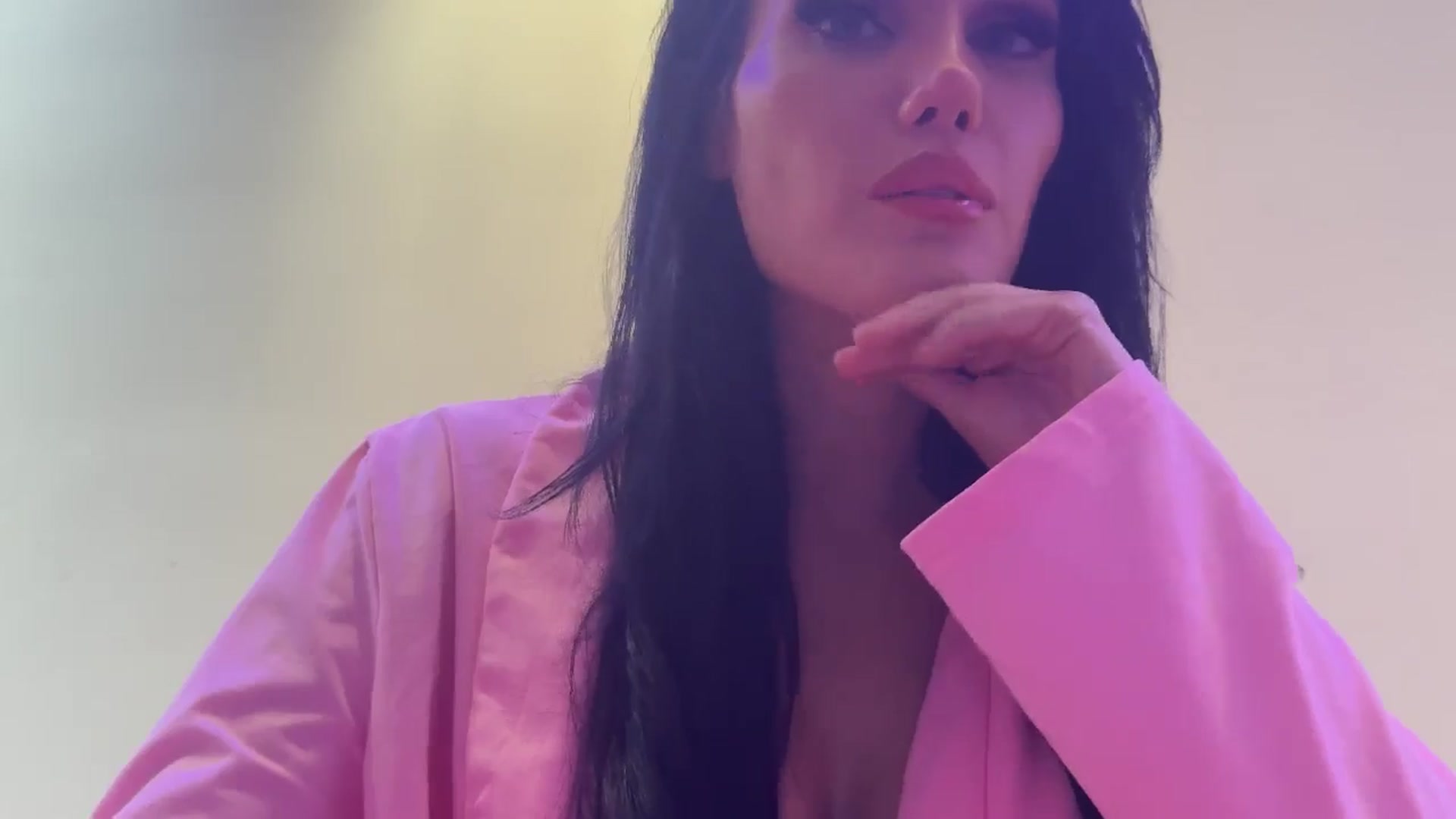 Gallery image thumbnail from Gia__'s myfreecams stream on, 10/05/2025, 24:34 image 20 of 20