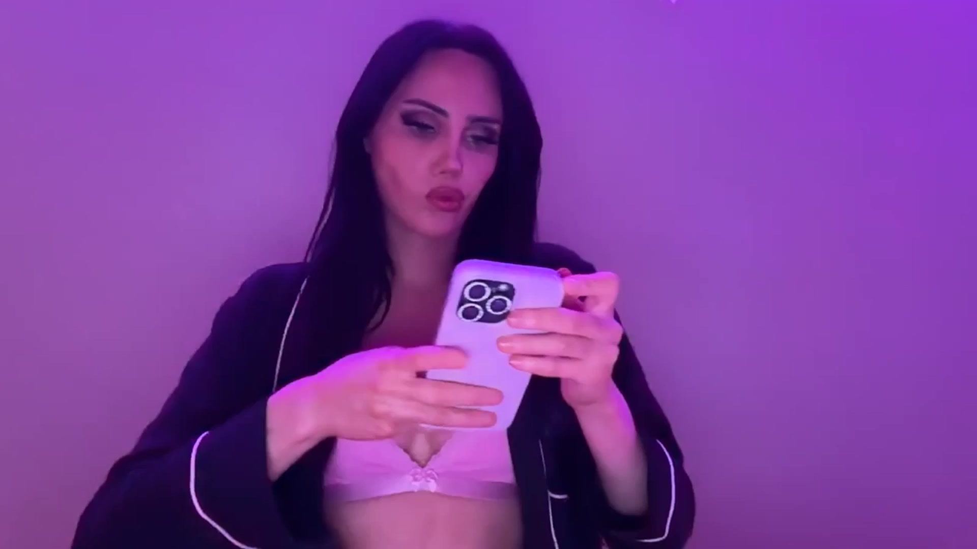 Gallery image thumbnail from Gia__'s myfreecams stream on, 10/11/2025, 01:14 image 15 of 20