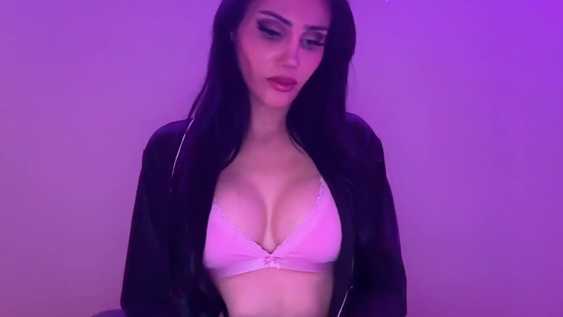 Gallery image thumbnail from Gia__'s myfreecams stream on, 10/11/2025, 01:14 image 2 of 20