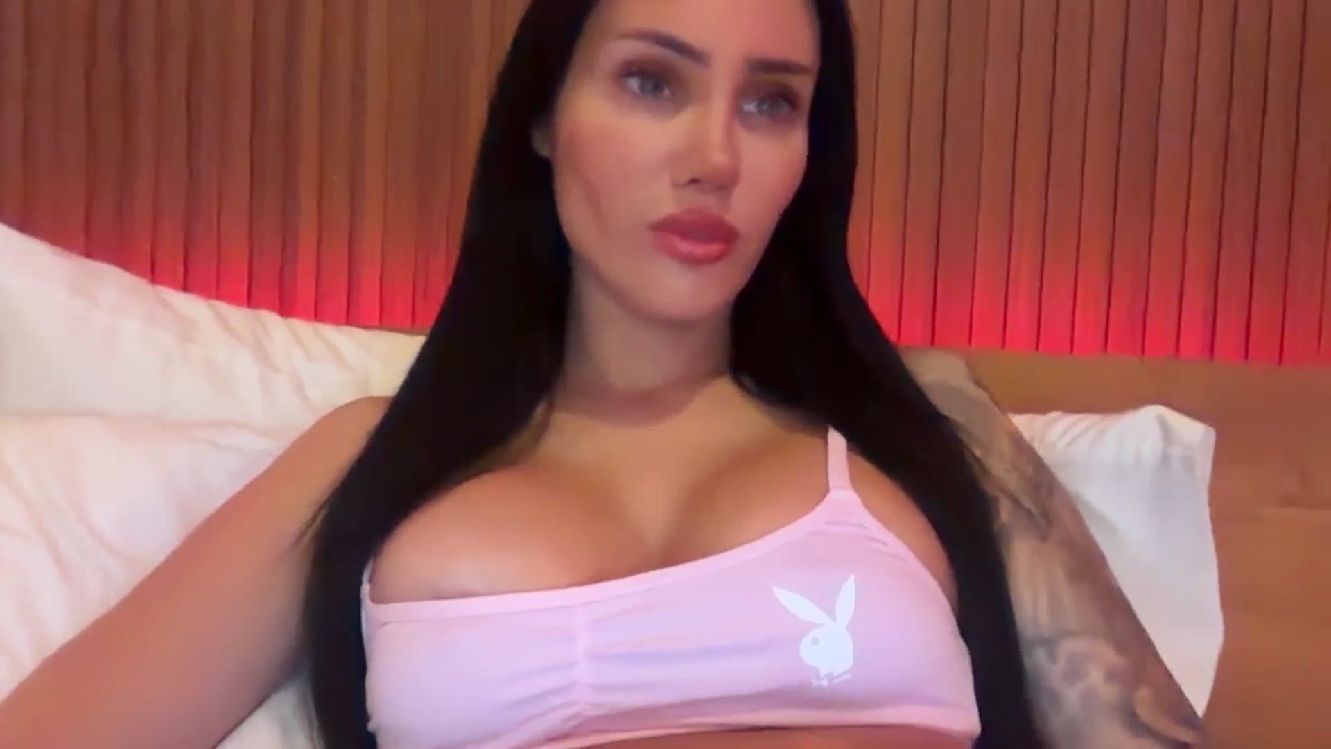 Gallery image thumbnail from Gia__'s myfreecams stream on, 12/03/2025, 03:25 image 6 of 20