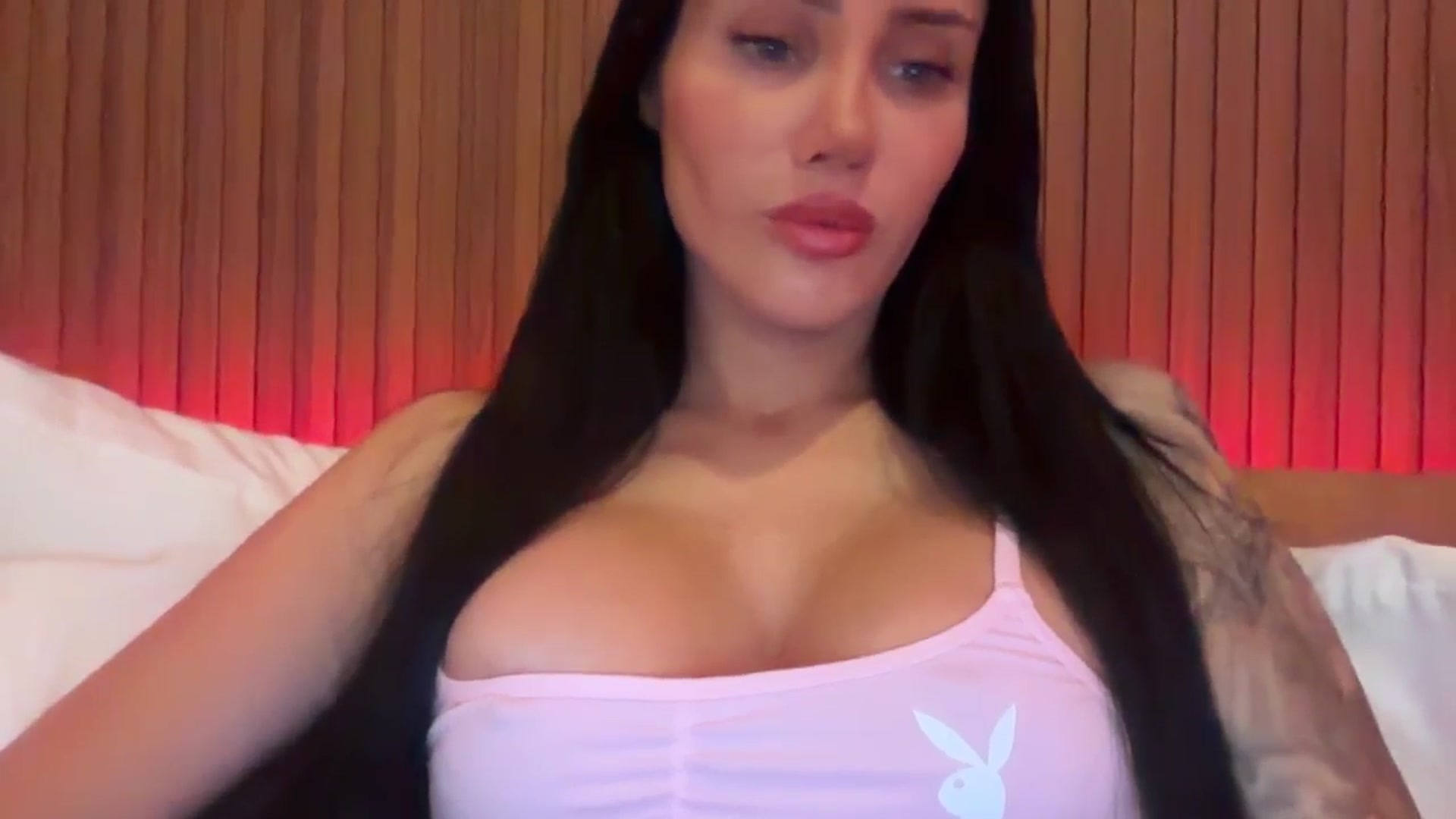 Gallery image thumbnail from Gia__'s myfreecams stream on, 12/03/2025, 03:25 image 8 of 20