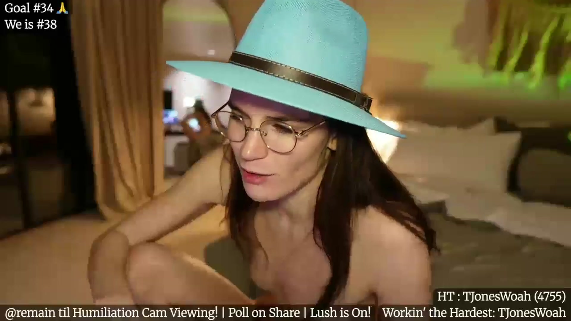 Gallery image thumbnail from Gia_inMexico's myfreecams stream on, 03/23/2025, 07:40 image 17 of 20