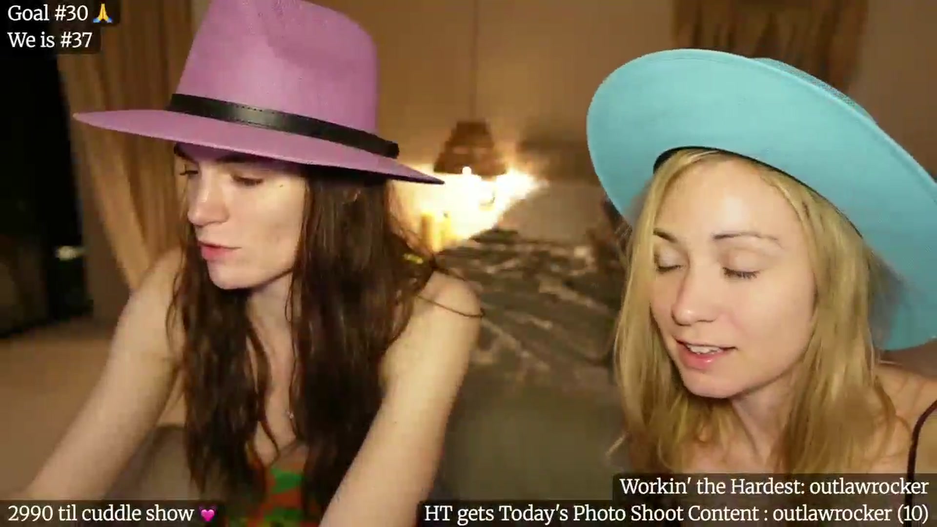 Gallery image thumbnail from Gia_inMexico's myfreecams stream on, 03/27/2025, 24:56 image 17 of 20