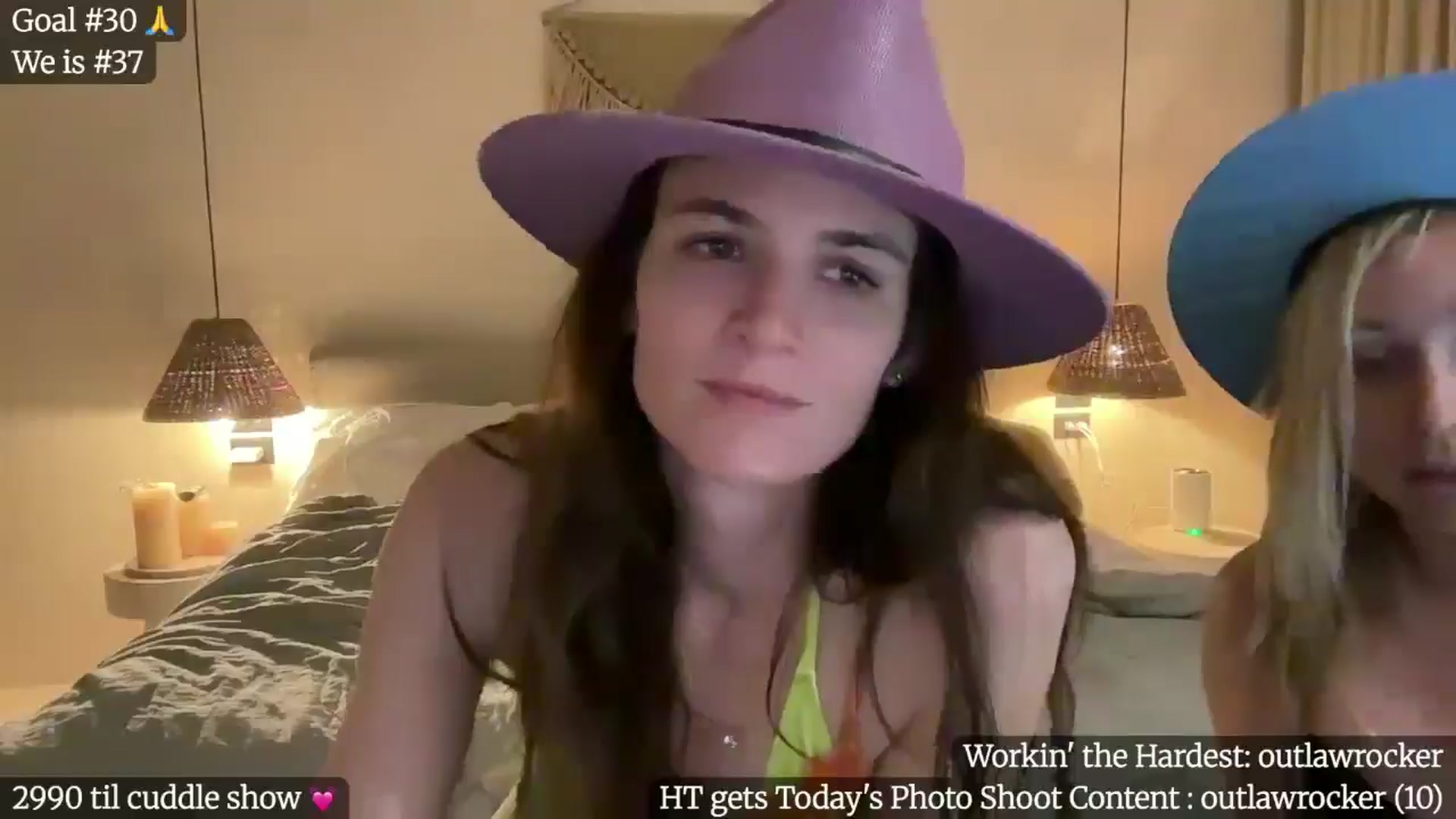 Gallery image thumbnail from Gia_inMexico's myfreecams stream on, 03/27/2025, 24:56 image 13 of 20