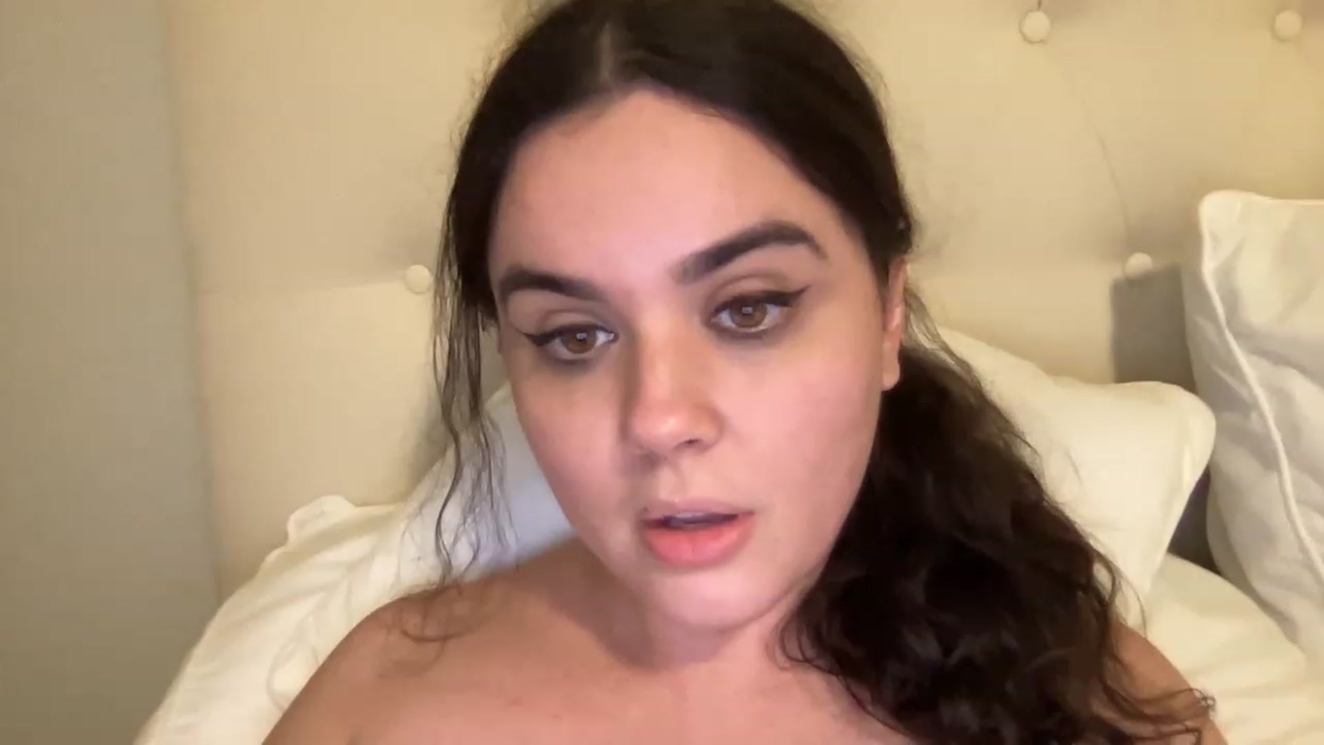 Gallery image thumbnail from Giaislovely's myfreecams stream on, 12/21/2022, 10:14 image 15 of 20