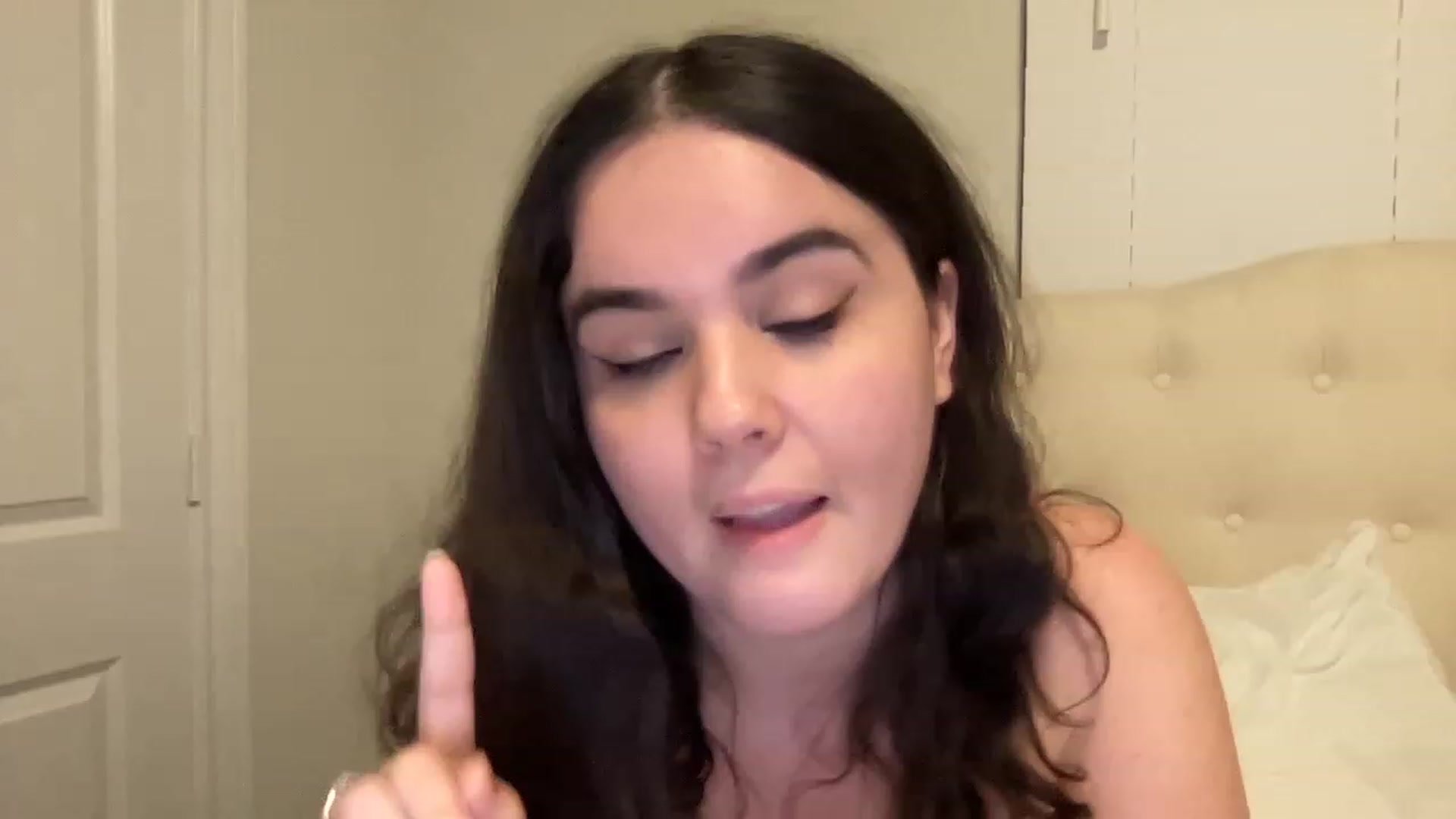 Gallery image thumbnail from Giaislovely's myfreecams stream on, 12/22/2022, 07:00 image 17 of 20