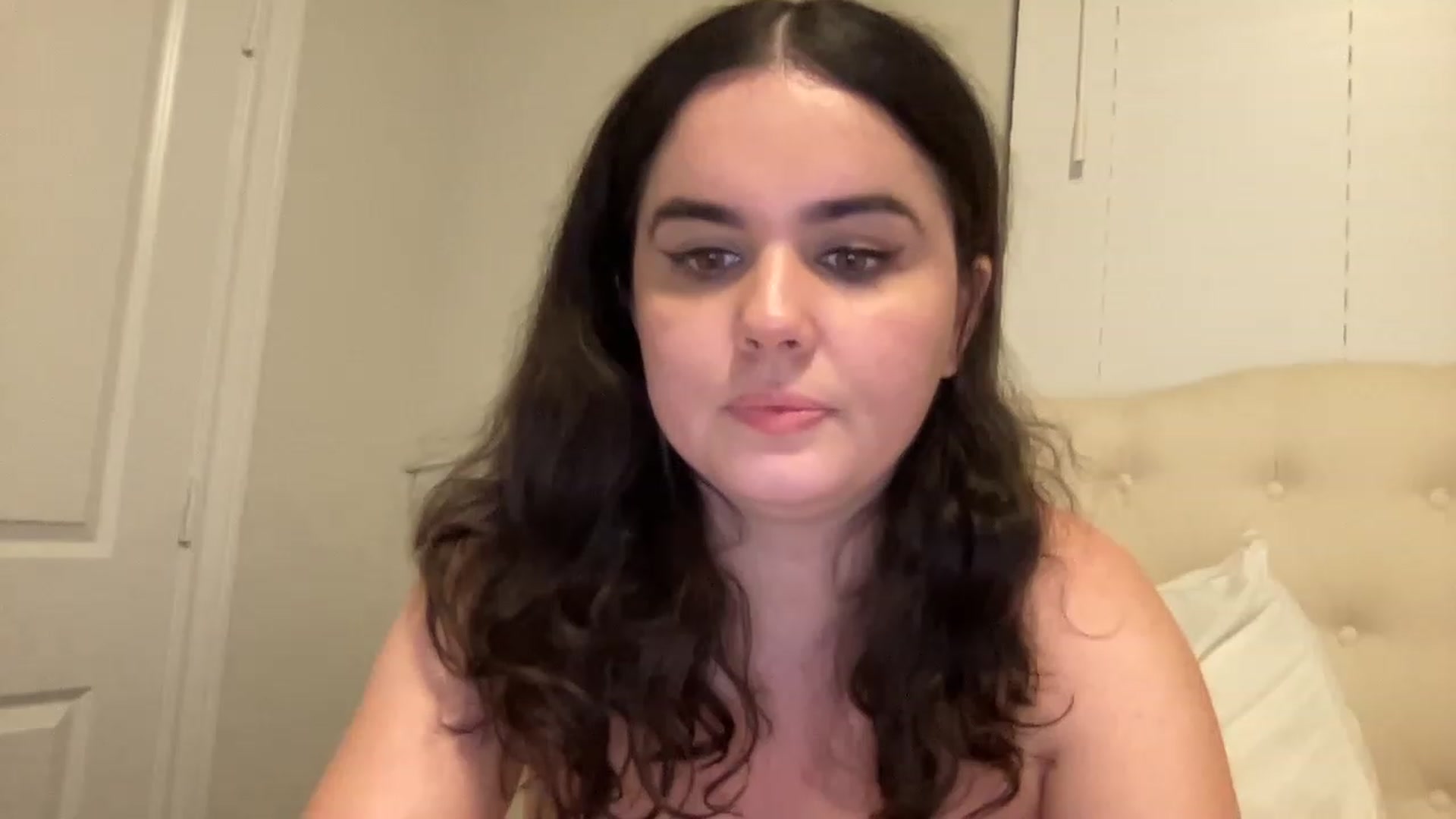 Gallery image thumbnail from Giaislovely's myfreecams stream on, 12/22/2022, 07:00 image 6 of 20