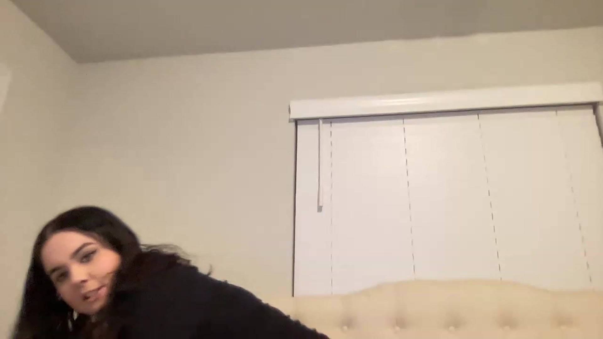 Gallery image thumbnail from Giaislovely's myfreecams stream on, 12/28/2022, 06:49 image 15 of 20