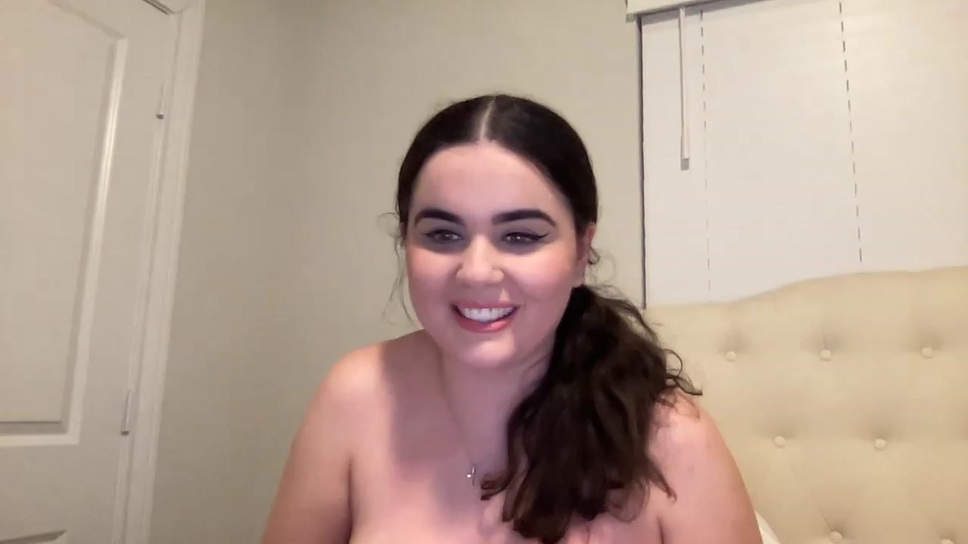 Gallery image thumbnail from Giaislovely's myfreecams stream on, 12/29/2022, 05:54 image 2 of 20