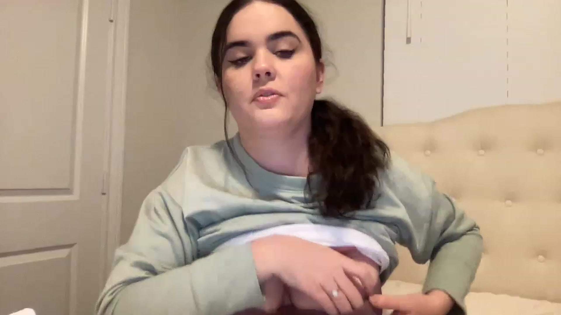 Gallery image thumbnail from Giaislovely's myfreecams stream on, 12/30/2022, 05:25 image 6 of 20