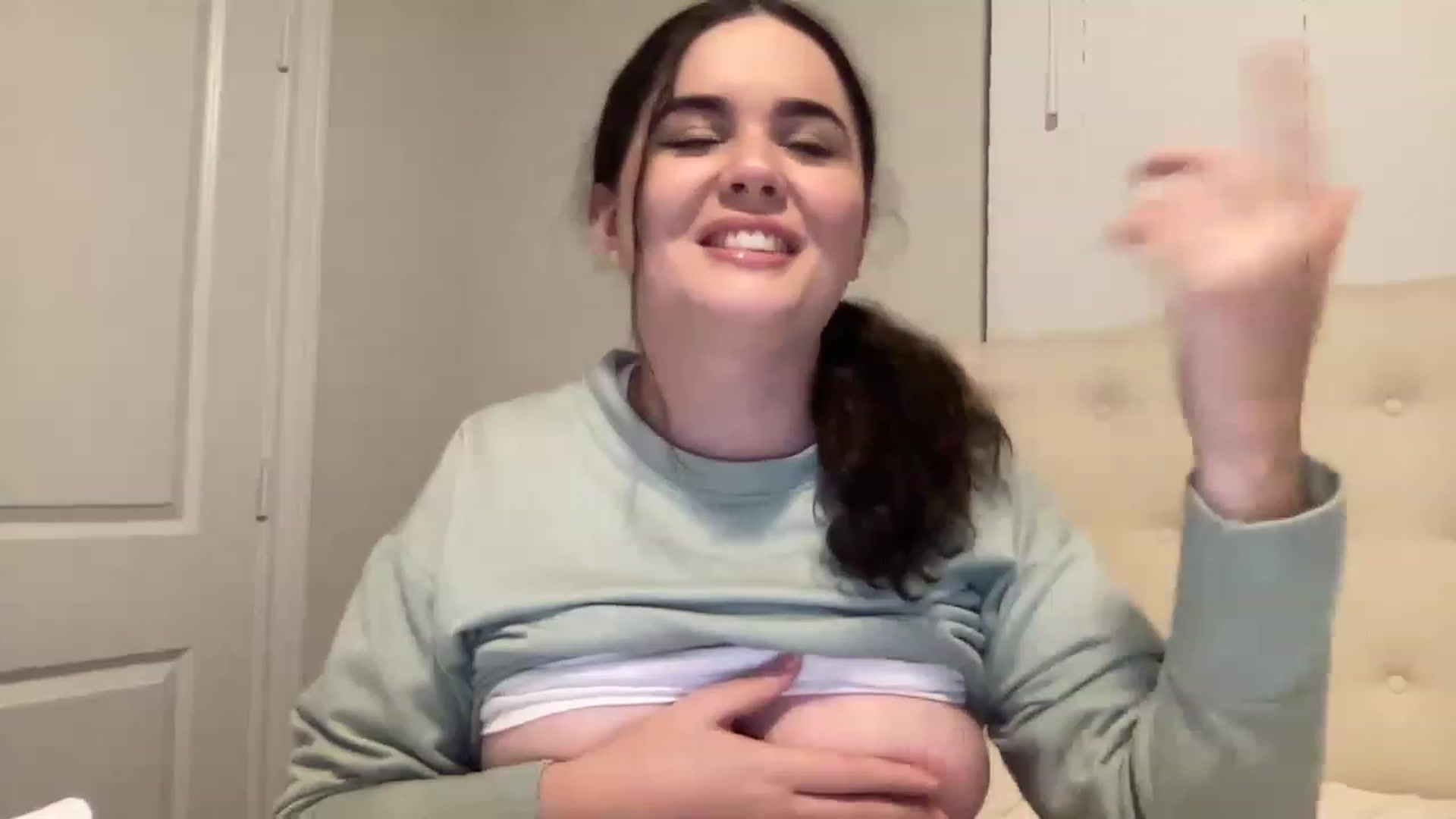 Gallery image thumbnail from Giaislovely's myfreecams stream on, 12/30/2022, 05:25 image 7 of 20