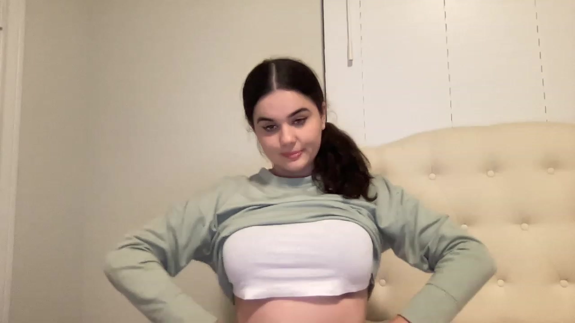 Gallery image thumbnail from Giaislovely's myfreecams stream on, 12/30/2022, 07:01 image 12 of 20