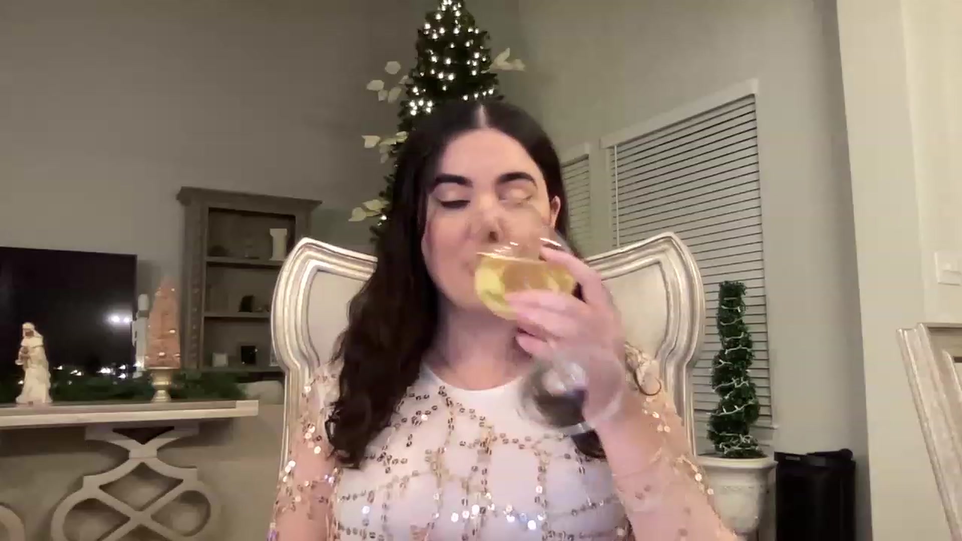 Gallery image thumbnail from Giaislovely's myfreecams stream on, 12/31/2022, 07:34 image 6 of 20