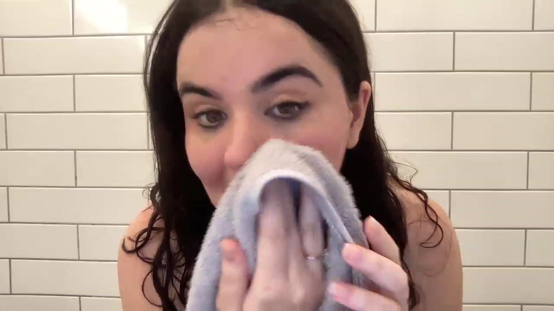 Gallery image thumbnail from Giaislovely's myfreecams stream on, 12/31/2022, 07:34 image 19 of 20