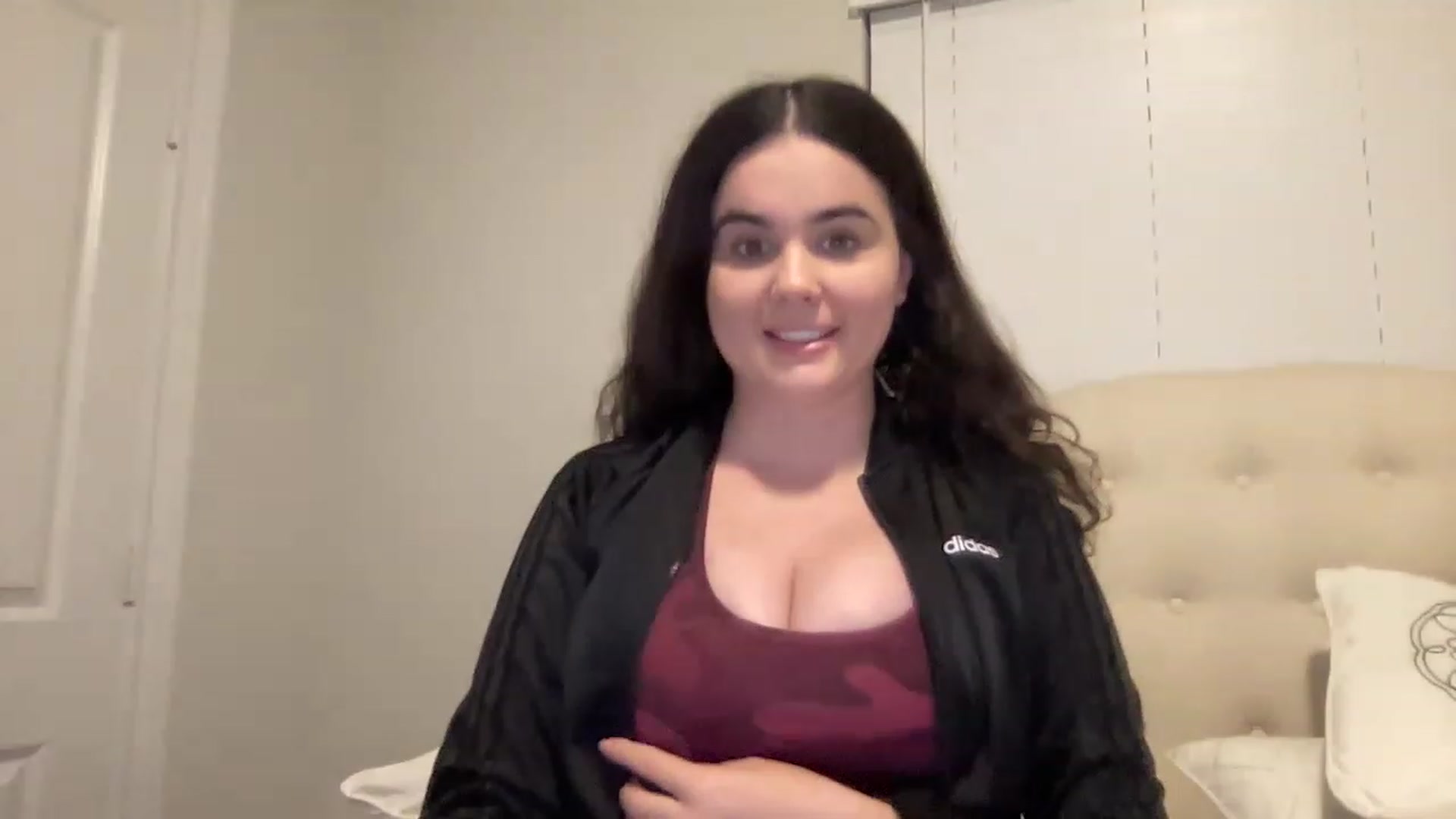 Gallery image thumbnail from Giaislovely's myfreecams stream on, 01/05/2023, 06:20 image 10 of 20