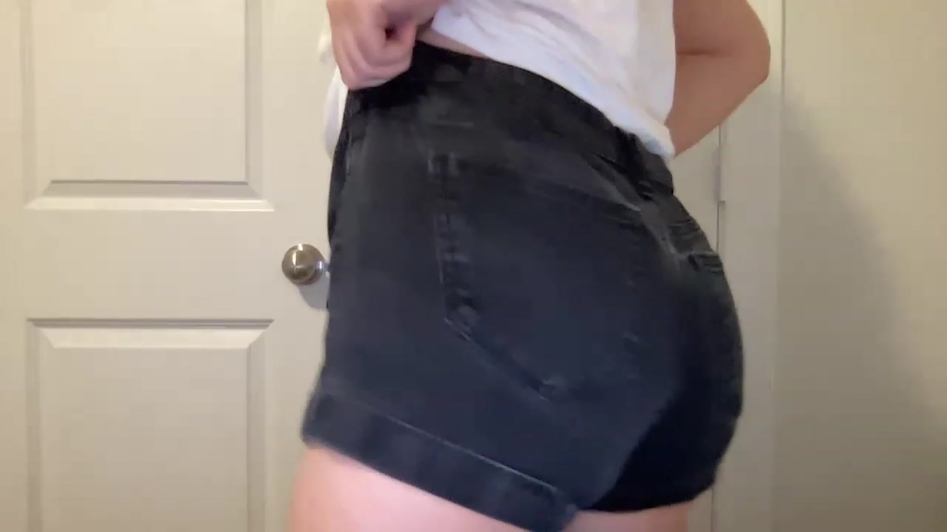 Gallery image thumbnail from Giaislovely's myfreecams stream on, 01/06/2023, 06:13 image 8 of 20