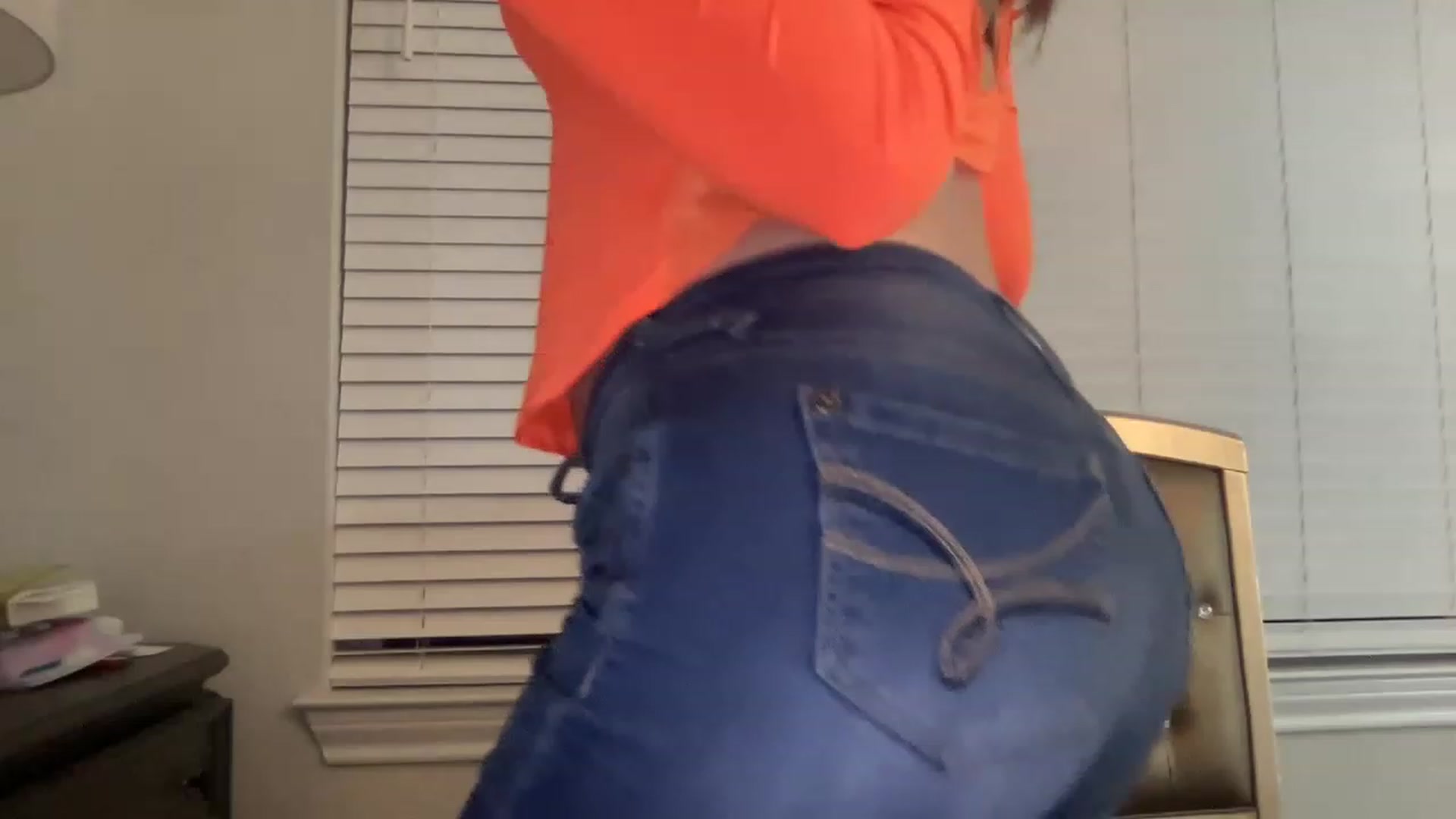 Gallery image thumbnail from Giaislovely's myfreecams stream on, 02/19/2023, 05:43 image 18 of 20