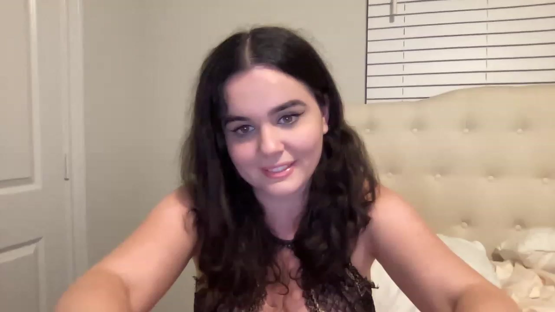 Gallery image thumbnail from Giaislovely's myfreecams stream on, 03/14/2023, 05:13 image 1 of 20