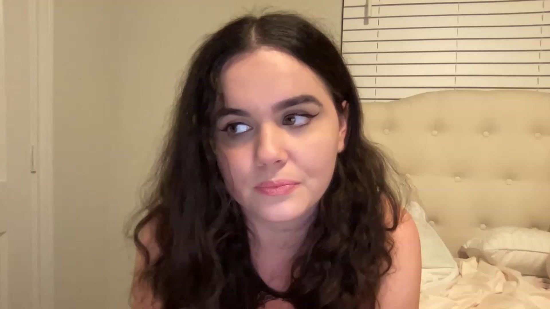 Gallery image thumbnail from Giaislovely's myfreecams stream on, 03/14/2023, 05:13 image 17 of 20