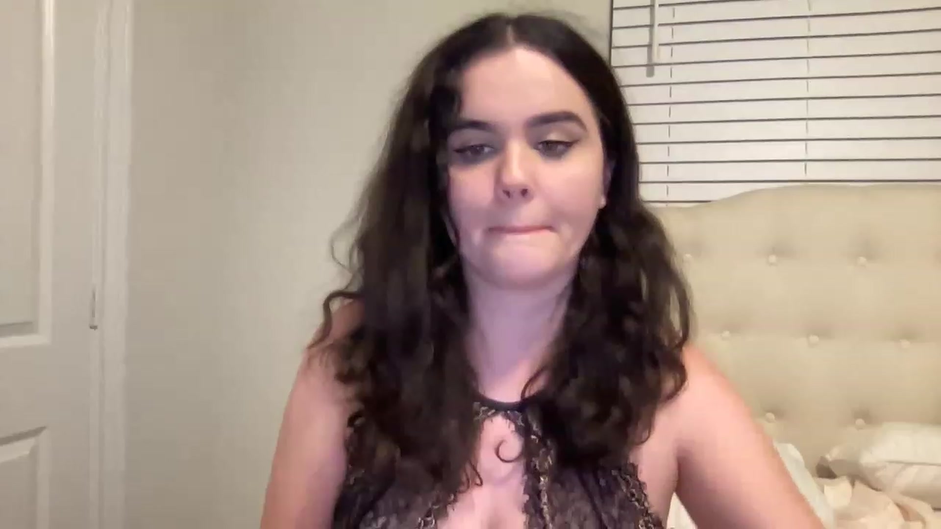 Gallery image thumbnail from Giaislovely's myfreecams stream on, 03/14/2023, 05:13 image 7 of 20