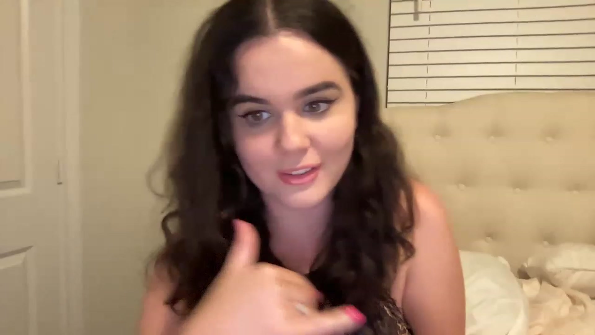 Gallery image thumbnail from Giaislovely's myfreecams stream on, 03/14/2023, 05:13 image 6 of 20