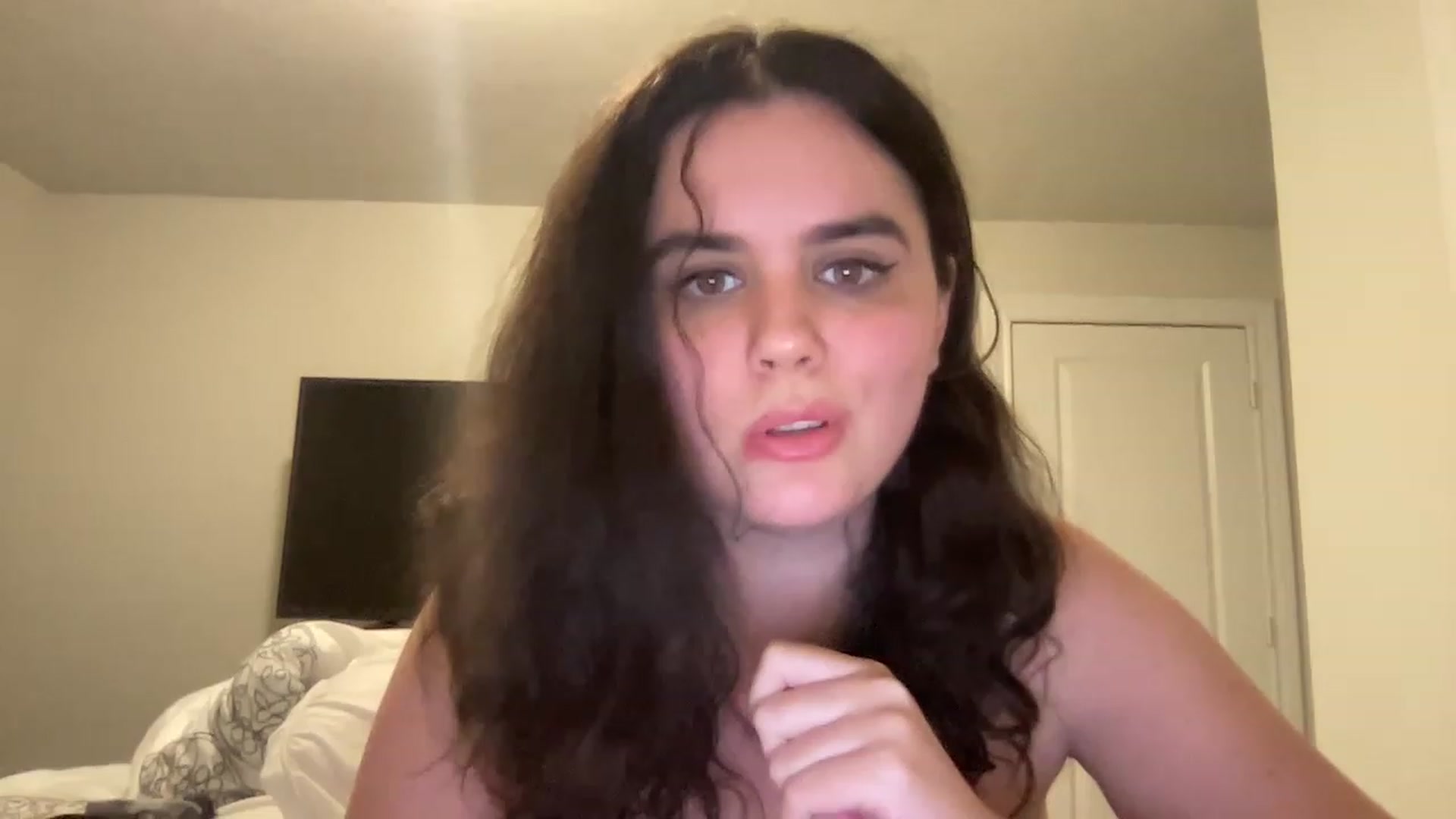 Gallery image thumbnail from Giaislovely's myfreecams stream on, 03/15/2023, 05:59 image 18 of 20