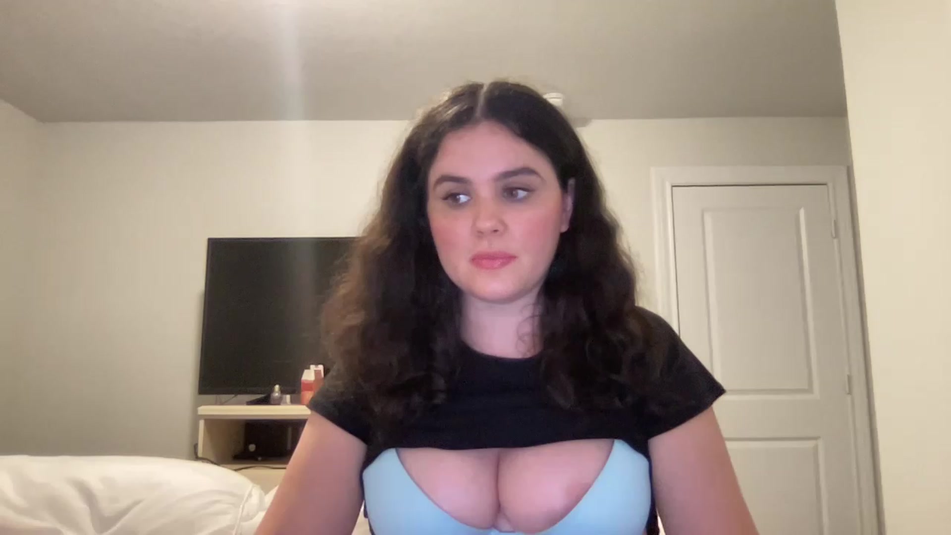 Gallery image thumbnail from Giaislovely's myfreecams stream on, 03/22/2023, 04:17 image 13 of 20