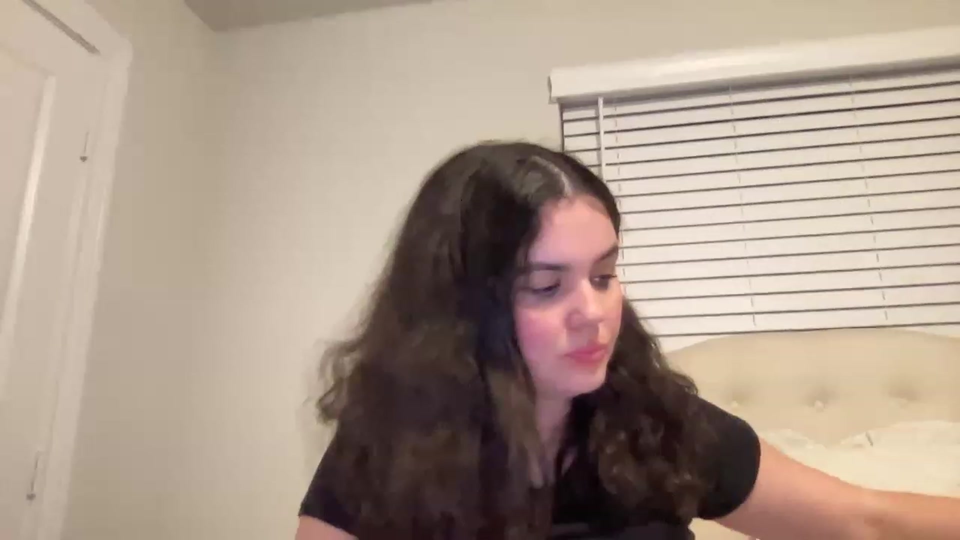 Gallery image thumbnail from Giaislovely's myfreecams stream on, 03/22/2023, 04:17 image 11 of 20