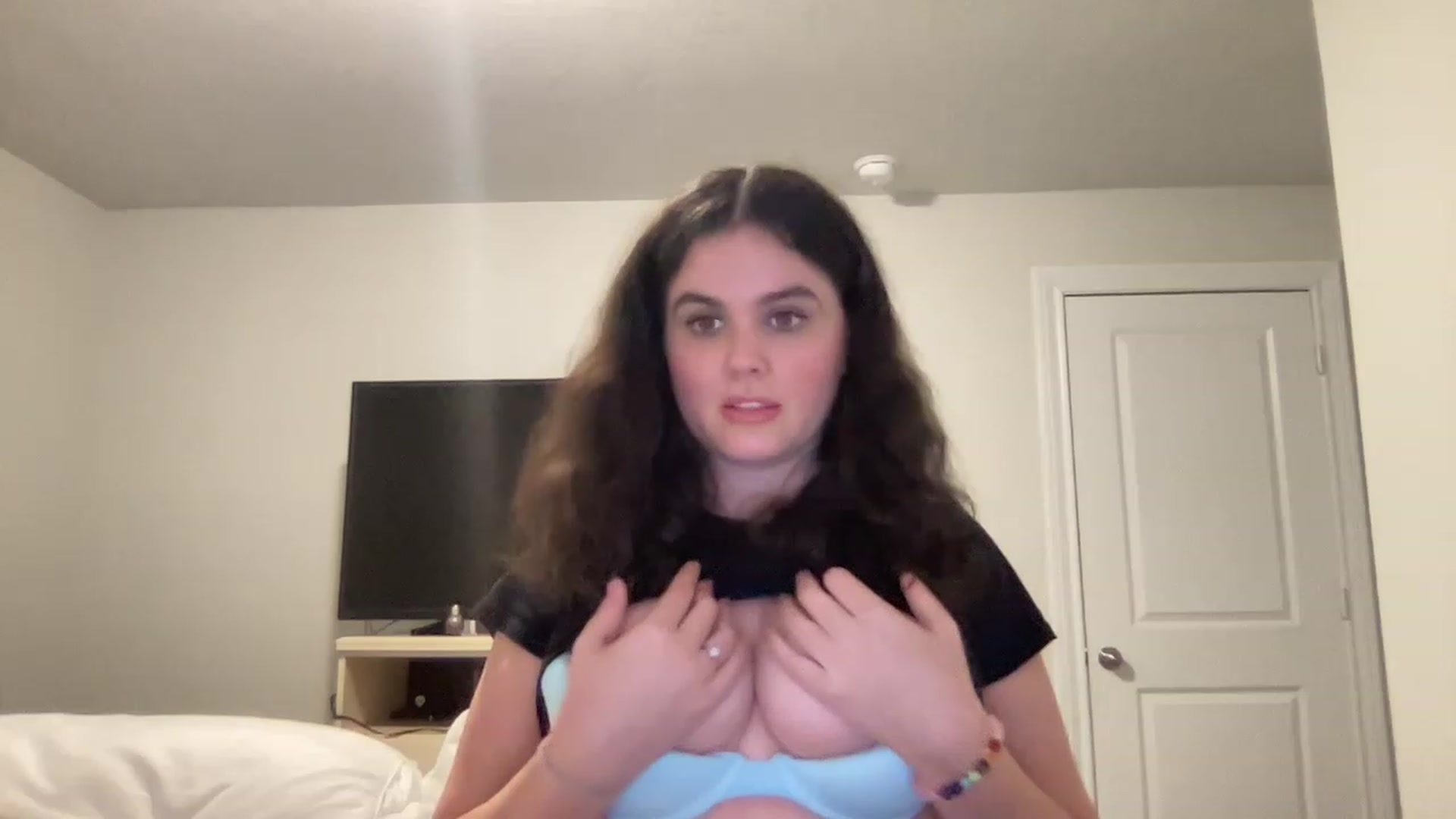 Gallery image thumbnail from Giaislovely's myfreecams stream on, 03/22/2023, 04:17 image 20 of 20