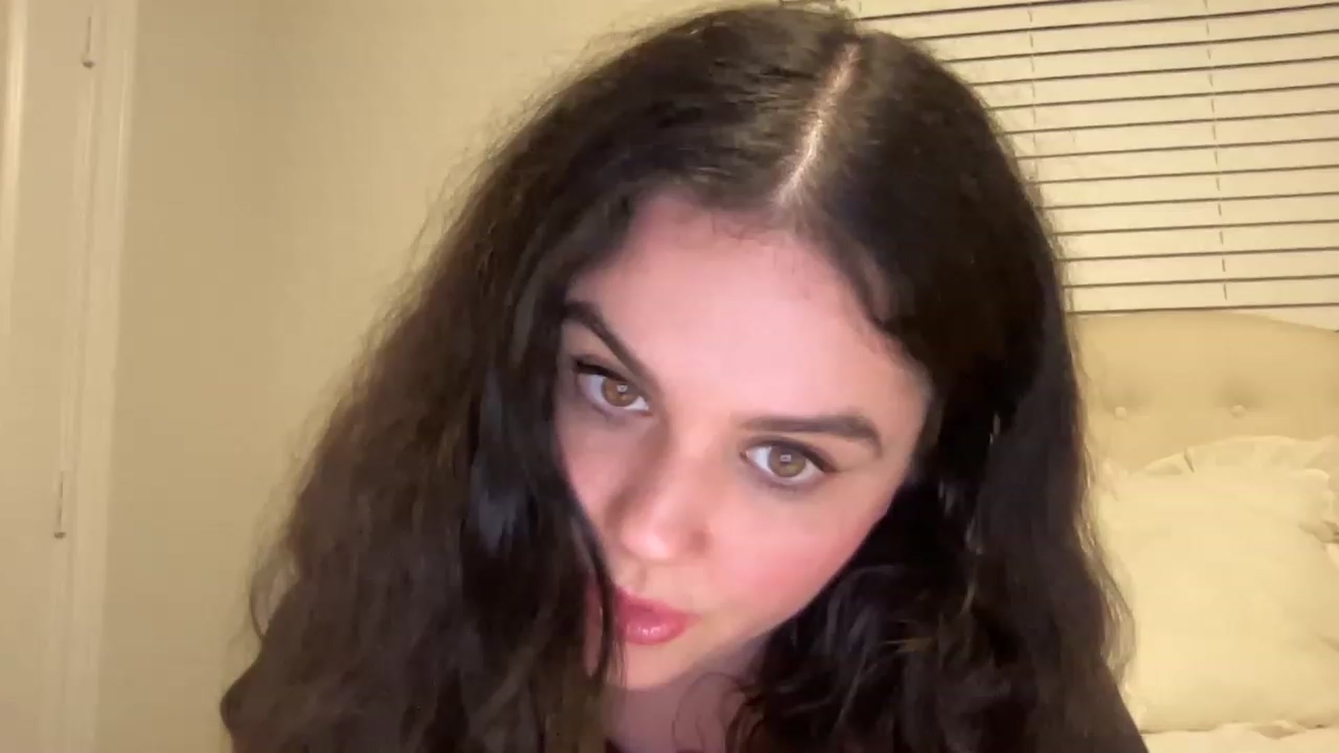Gallery image thumbnail from Giaislovely's myfreecams stream on, 03/22/2023, 04:17 image 5 of 20