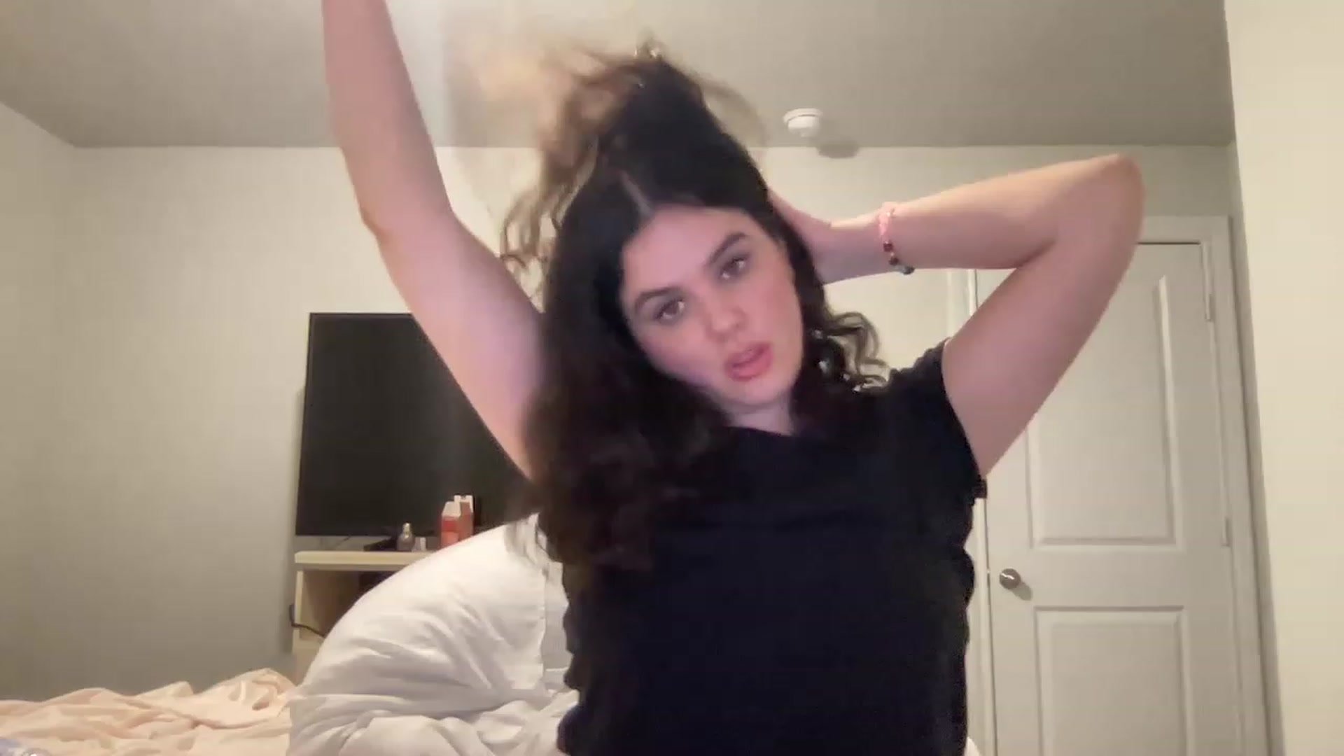 Gallery image thumbnail from Giaislovely's myfreecams stream on, 03/22/2023, 04:59 image 17 of 20