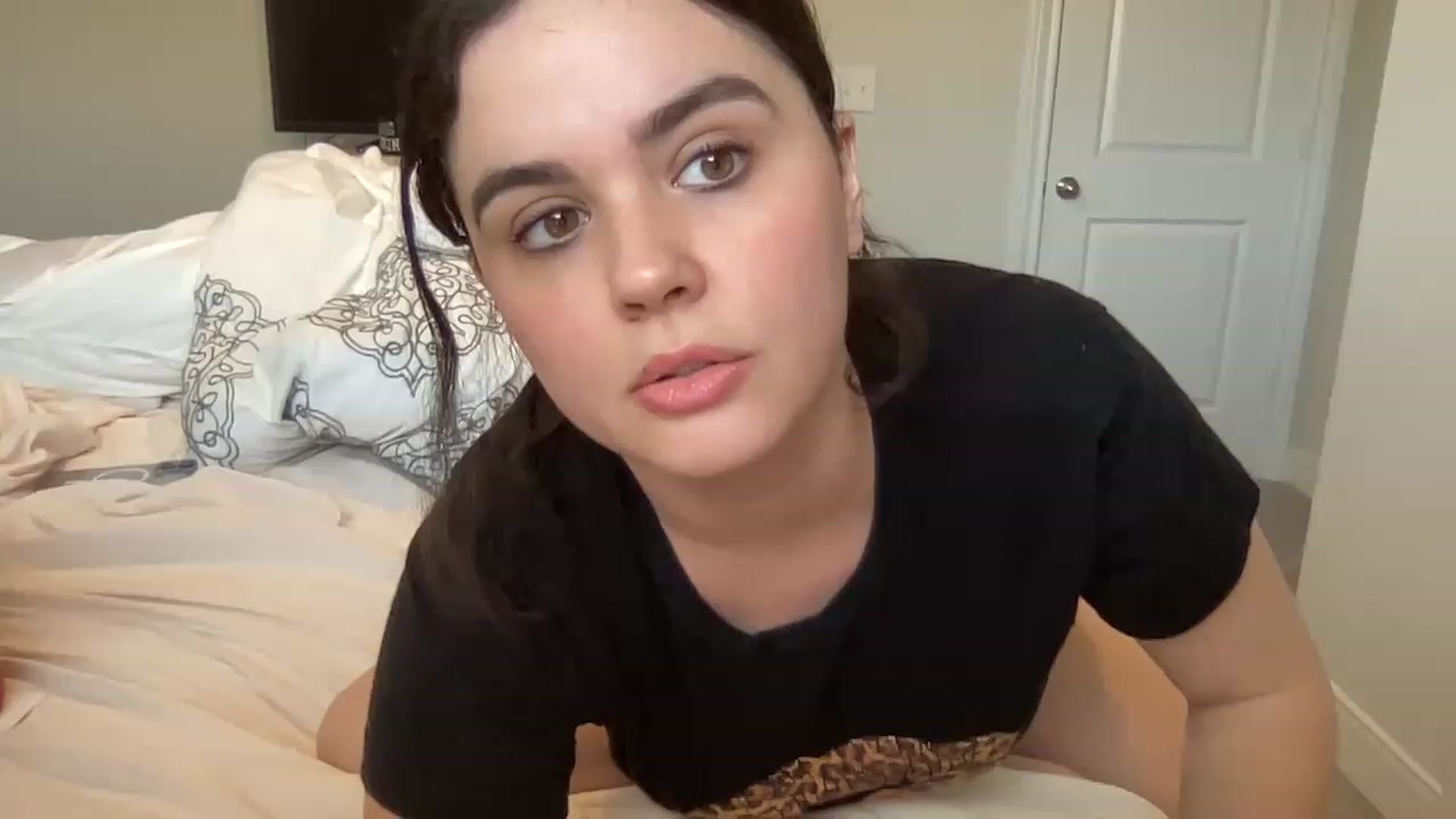 Gallery image thumbnail from Giaislovely's myfreecams stream on, 03/27/2023, 21:03 image 12 of 20