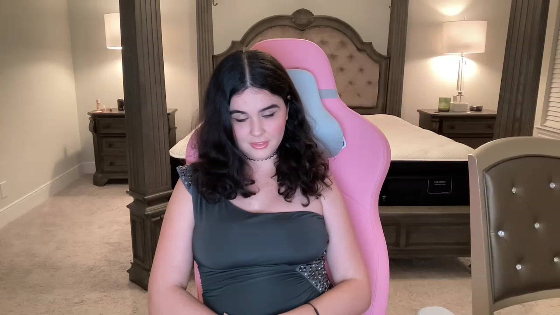 Gallery image thumbnail from Giaislovely's myfreecams stream on, 04/05/2023, 05:28 image 16 of 20