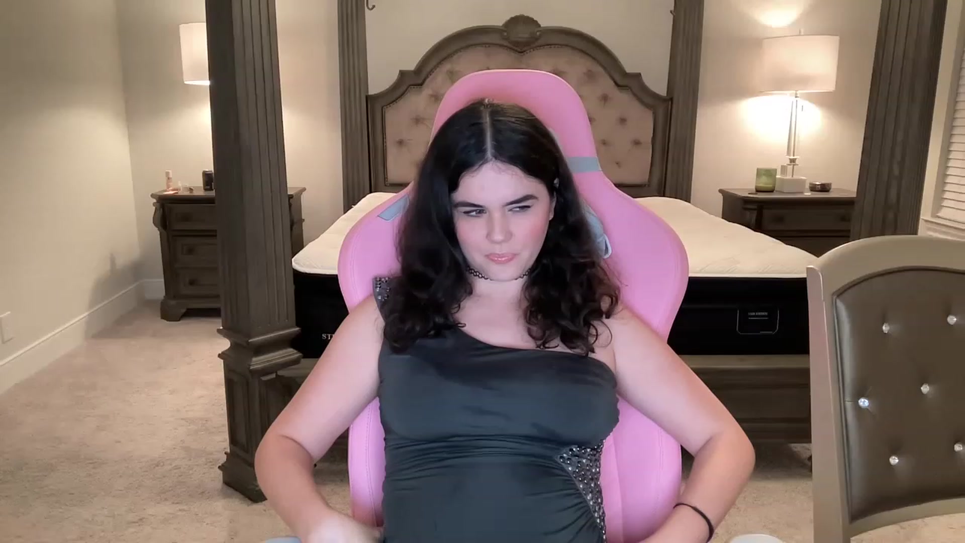 Gallery image thumbnail from Giaislovely's myfreecams stream on, 04/05/2023, 05:28 image 18 of 20