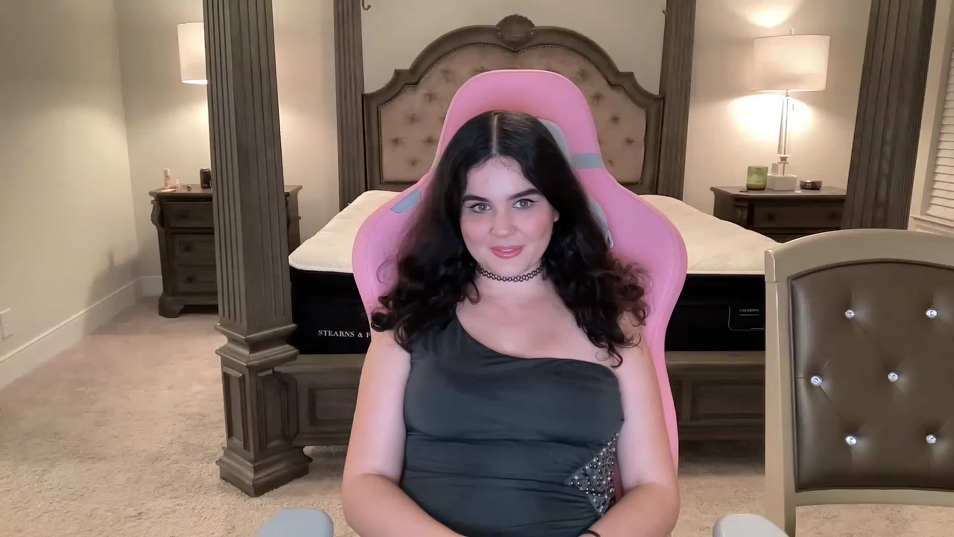 Gallery image thumbnail from Giaislovely's myfreecams stream on, 04/05/2023, 05:52 image 14 of 20