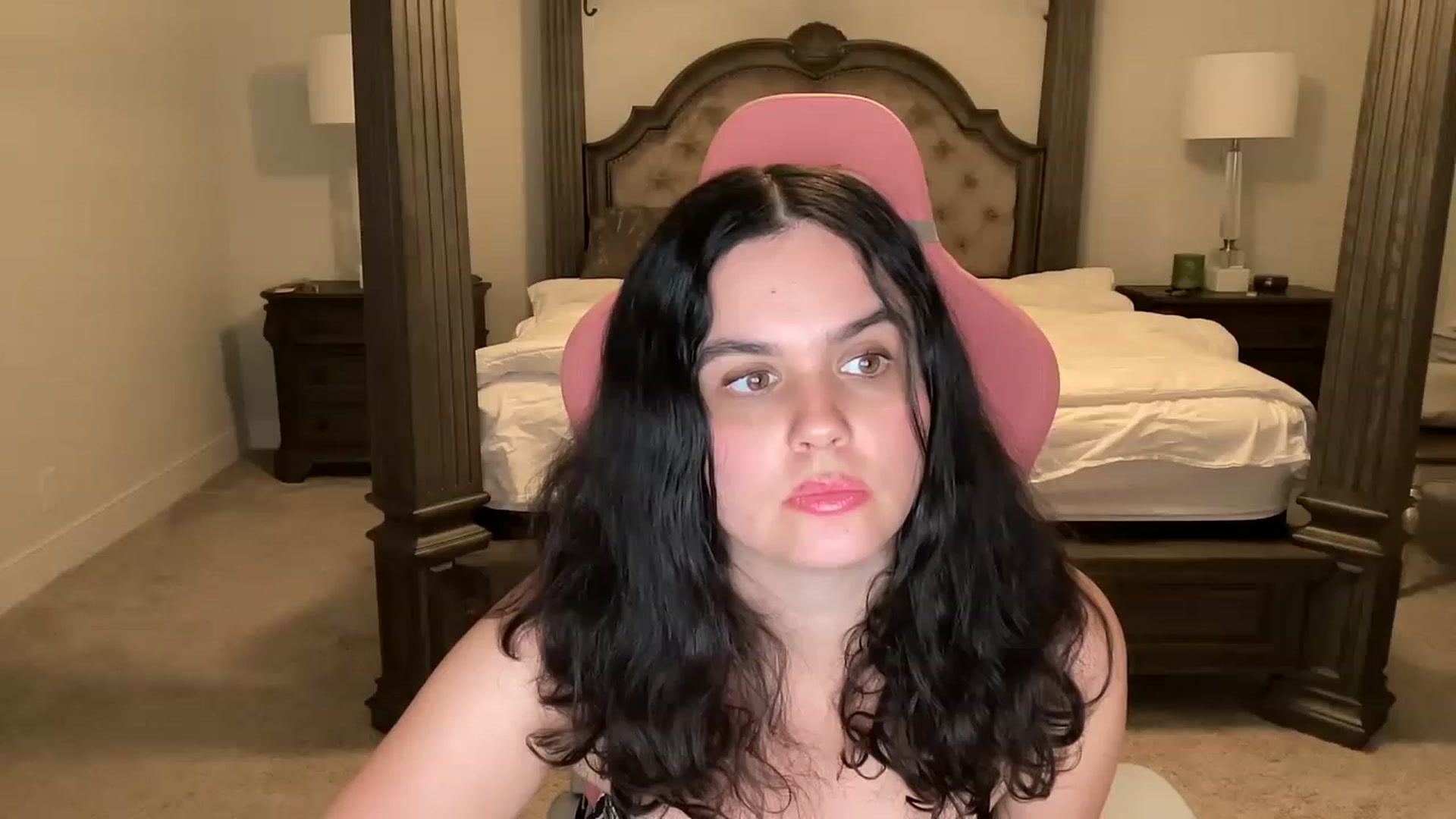 Gallery image thumbnail from Giaislovely's myfreecams stream on, 04/10/2023, 05:01 image 1 of 20