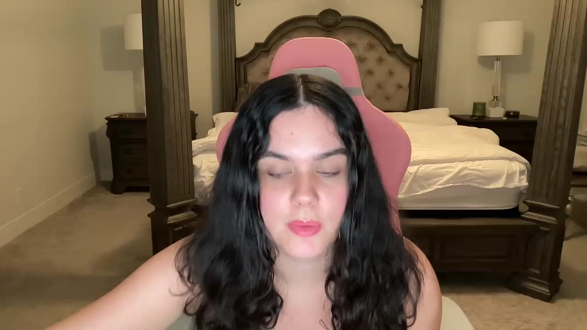 Gallery image thumbnail from Giaislovely's myfreecams stream on, 04/10/2023, 05:01 image 17 of 20