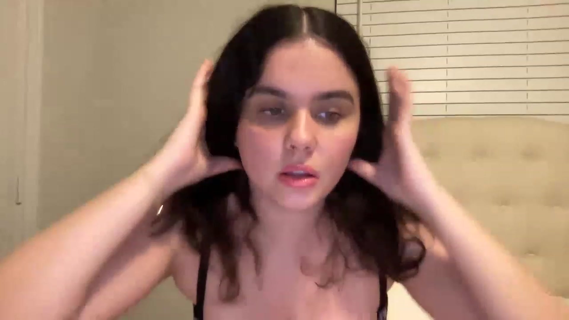 Gallery image thumbnail from Giaislovely's myfreecams stream on, 04/10/2023, 06:21 image 15 of 20
