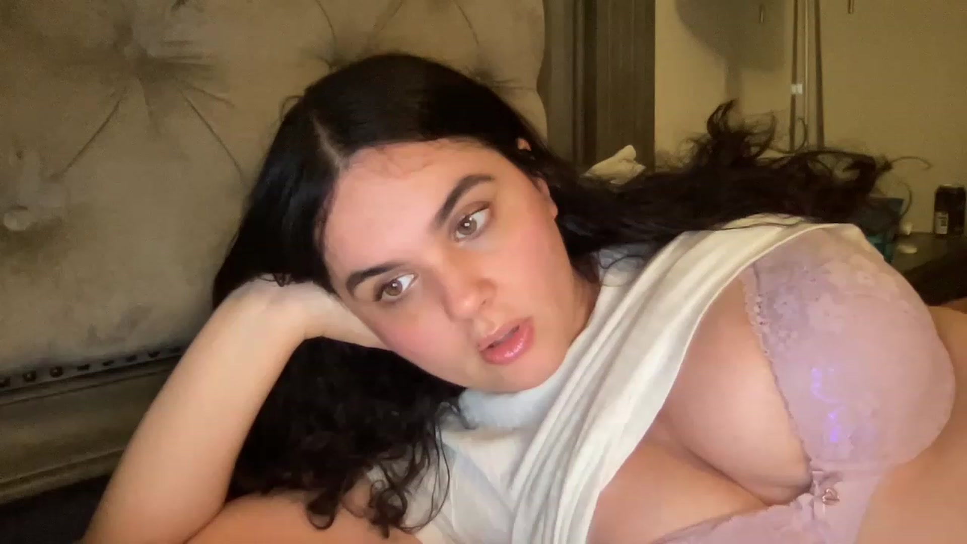 Gallery image thumbnail from Giaislovely's myfreecams stream on, 04/27/2023, 05:01 image 9 of 20