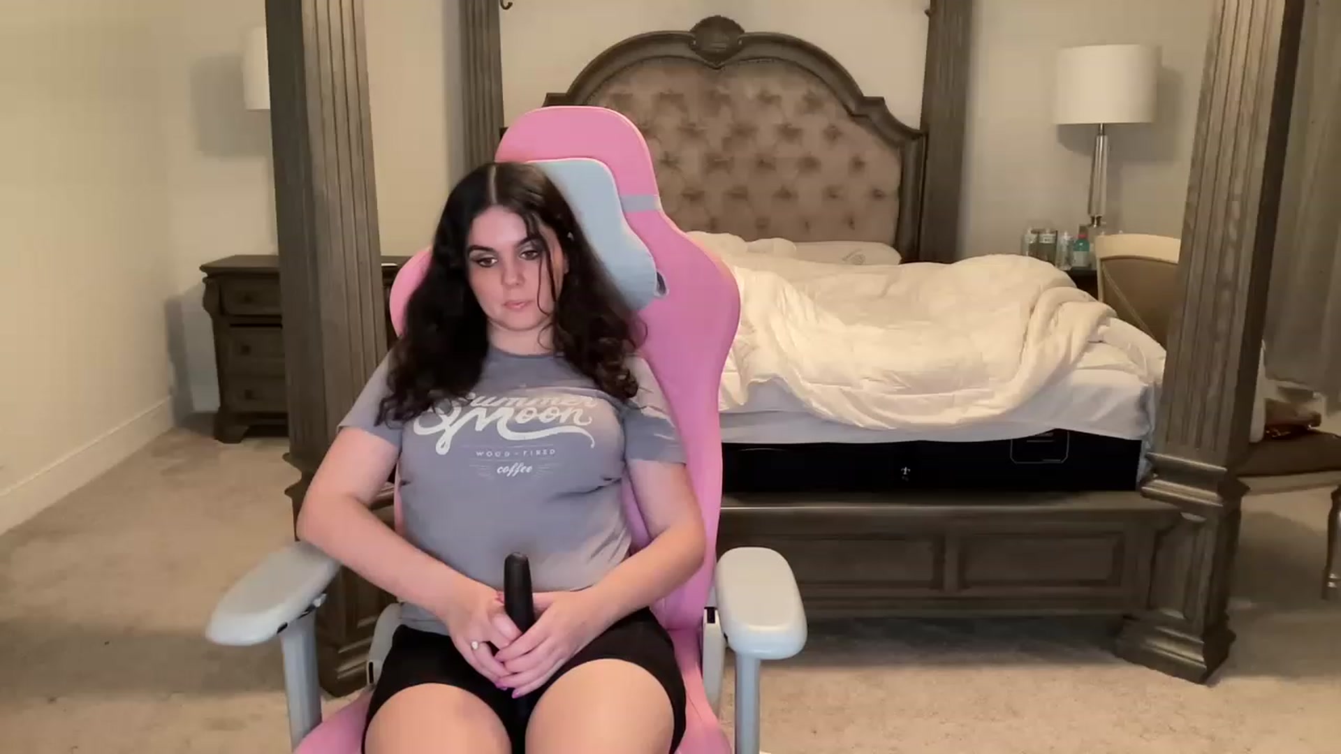 Gallery image thumbnail from Giaislovely's myfreecams stream on, 05/16/2023, 05:05 image 16 of 20