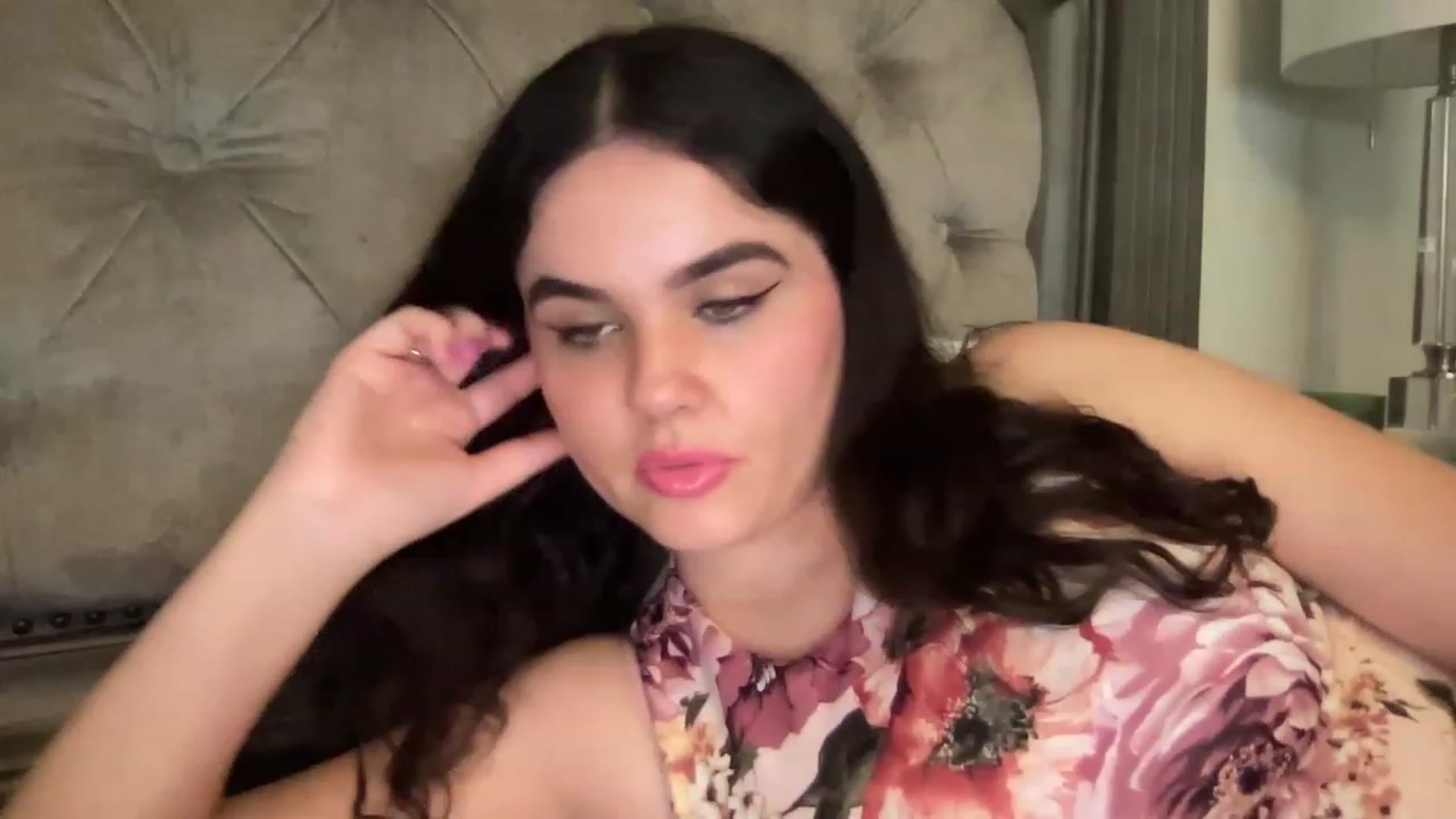 Gallery image thumbnail from Giaislovely's myfreecams stream on, 05/18/2023, 07:27 image 12 of 20