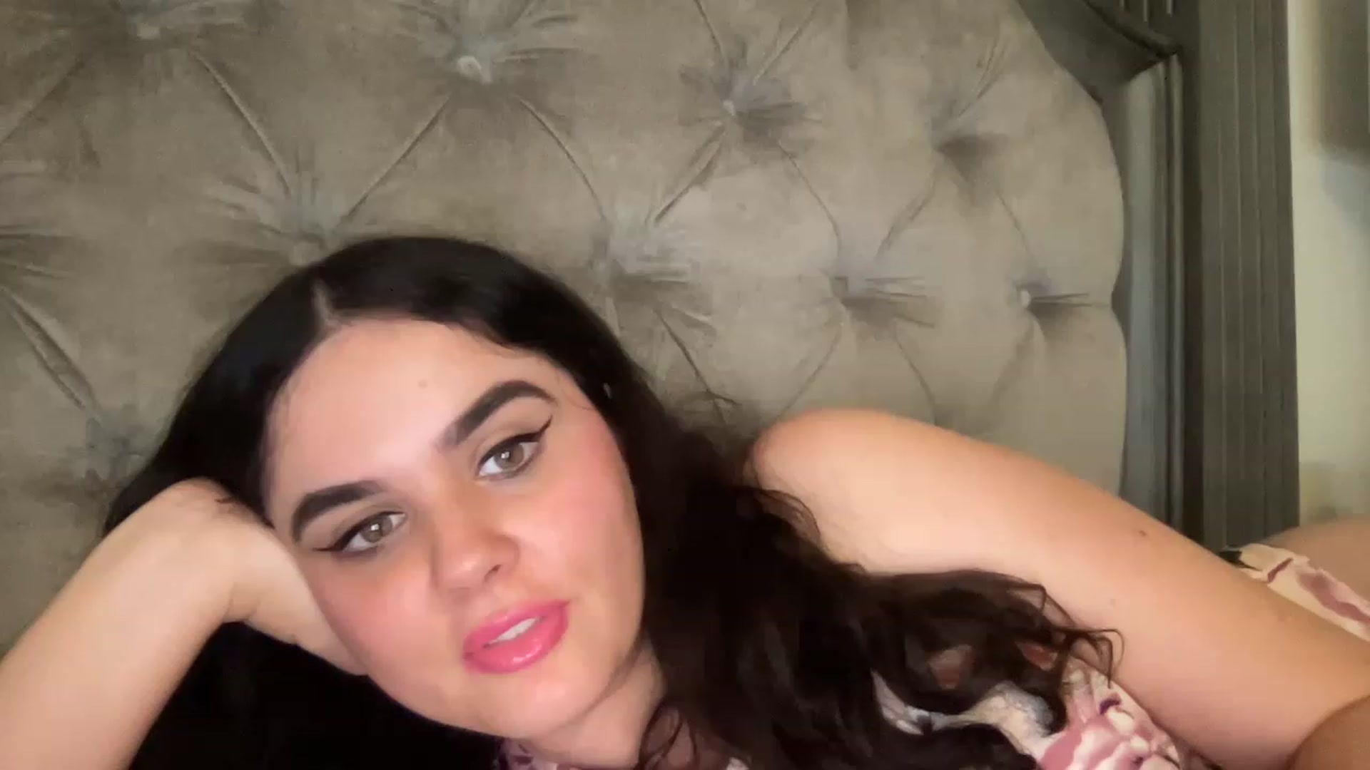 Gallery image thumbnail from Giaislovely's myfreecams stream on, 05/18/2023, 07:27 image 3 of 20