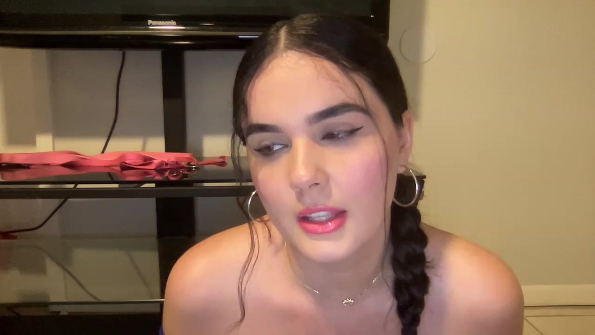 Gallery image thumbnail from Giaislovely's myfreecams stream on, 06/13/2023, 04:07 image 3 of 20