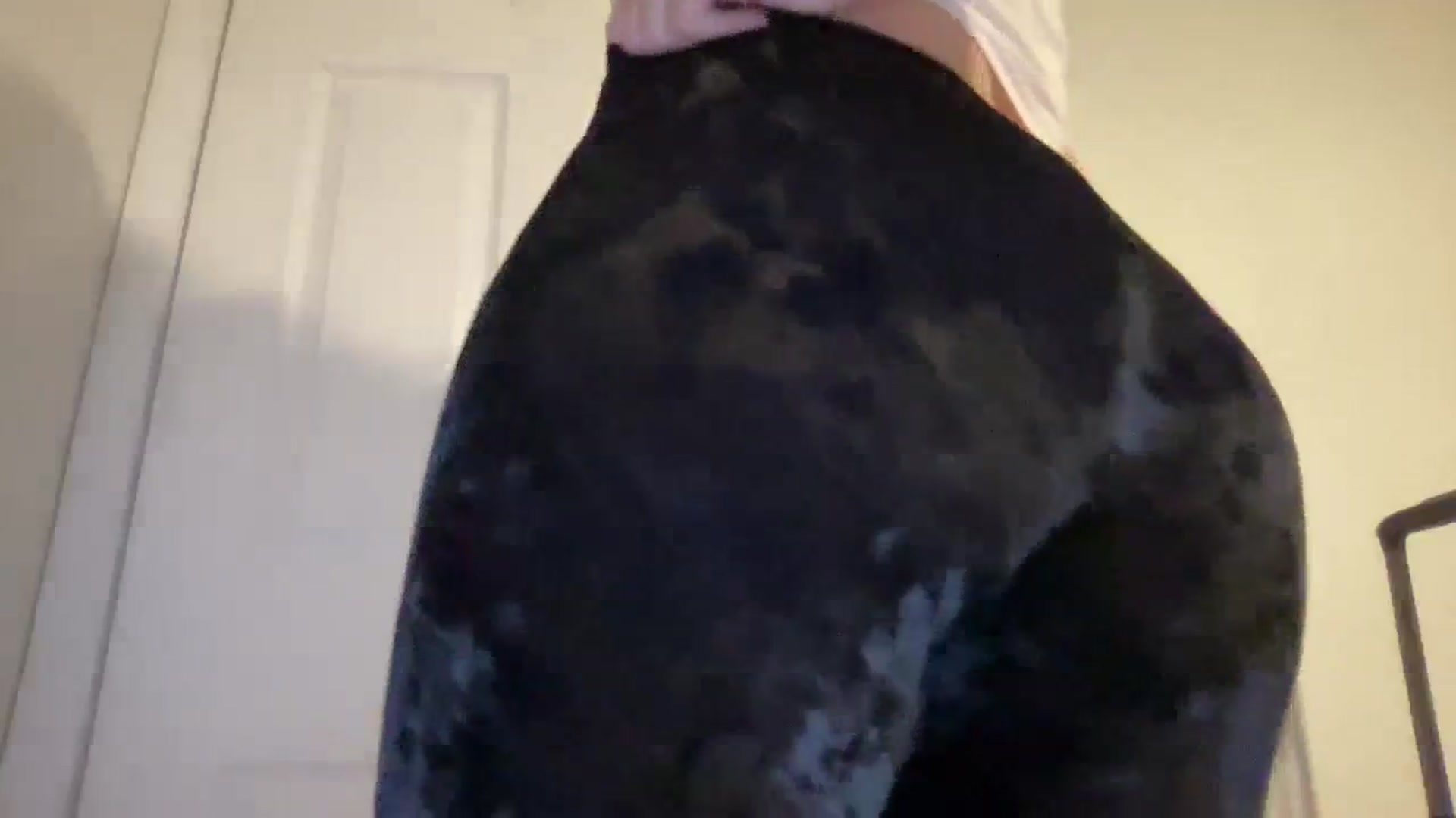 Gallery image thumbnail from Giaislovely's myfreecams stream on, 08/03/2023, 05:37 image 14 of 20