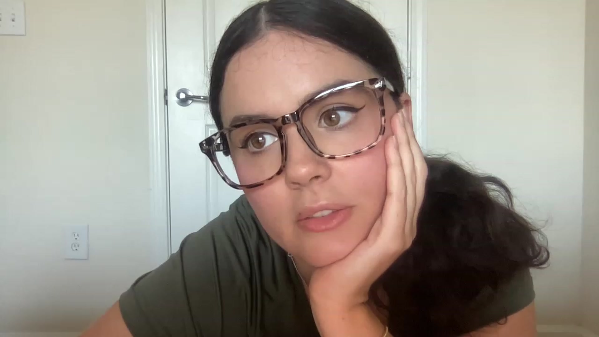 Gallery image thumbnail from Giaislovely's myfreecams stream on, 08/08/2023, 23:00 image 14 of 20