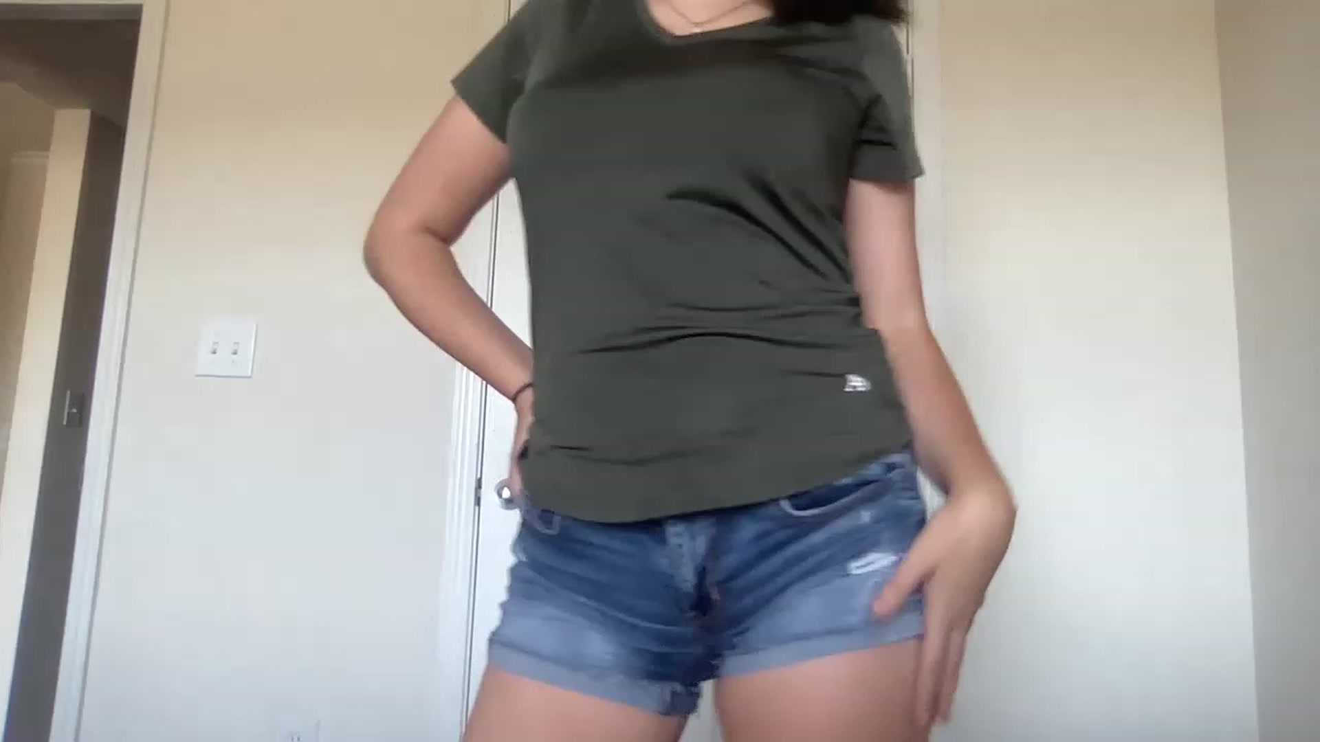 Gallery image thumbnail from Giaislovely's myfreecams stream on, 08/08/2023, 23:00 image 1 of 20